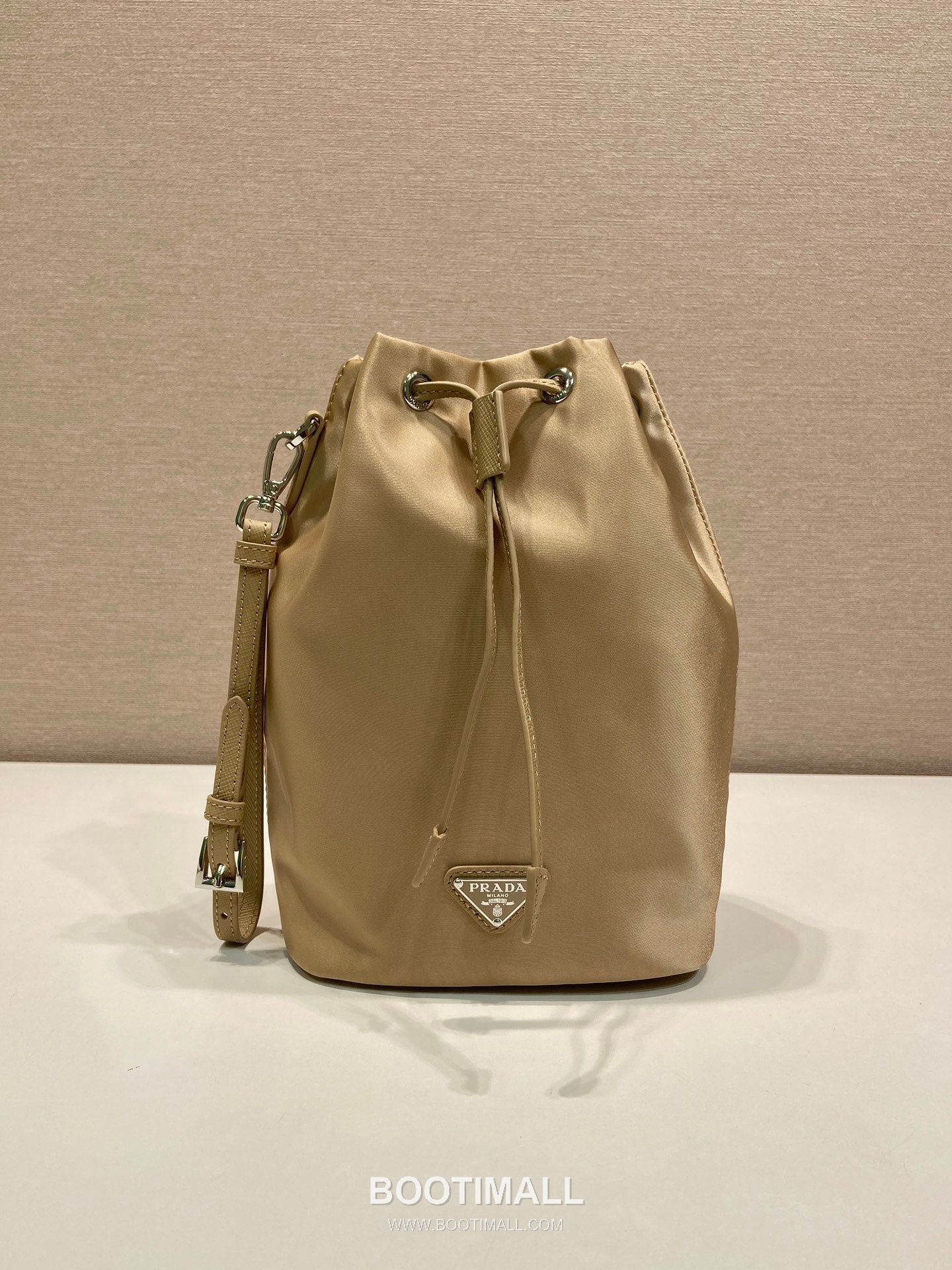 Prada Nylon Drawstring Clutch Bag with Detachable Wrist Strap and Triangle Logo Detail 프라다 나일론 드로스트링 손목스트랩 삼각로고 클러치 1N369 15.5cm 1