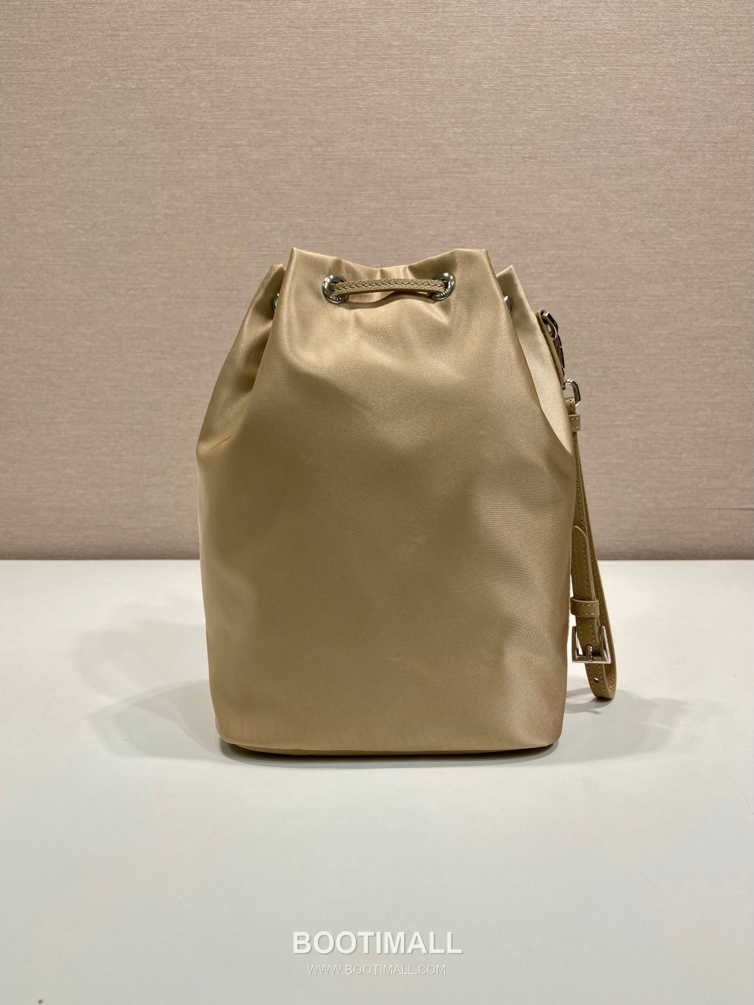 Prada Nylon Drawstring Clutch Bag with Detachable Wrist Strap and Triangle Logo Detail 프라다 나일론 드로스트링 손목스트랩 삼각로고 클러치 1N369 15.5cm 4