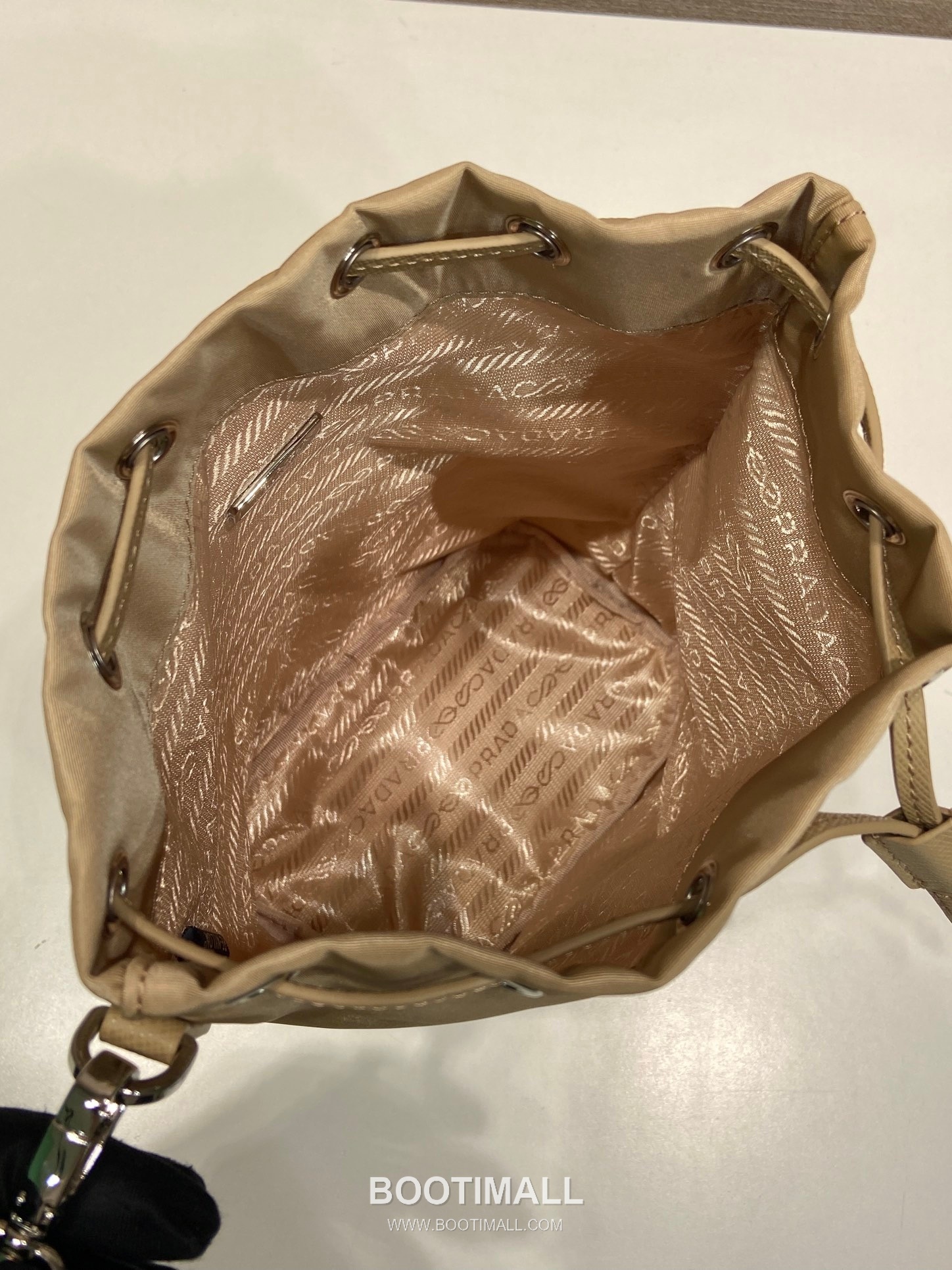 Prada Nylon Drawstring Clutch Bag with Detachable Wrist Strap and Triangle Logo Detail 프라다 나일론 드로스트링 손목스트랩 삼각로고 클러치 1N369 15.5cm 8