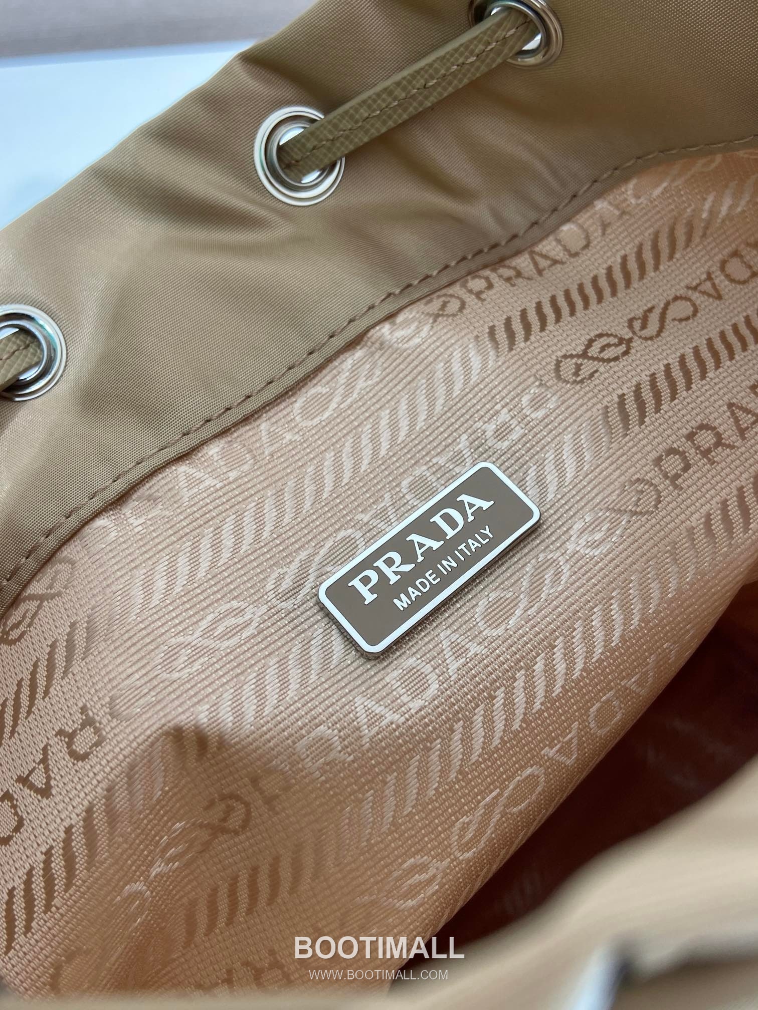 Prada Nylon Drawstring Clutch Bag with Detachable Wrist Strap and Triangle Logo Detail 프라다 나일론 드로스트링 손목스트랩 삼각로고 클러치 1N369 15.5cm 9