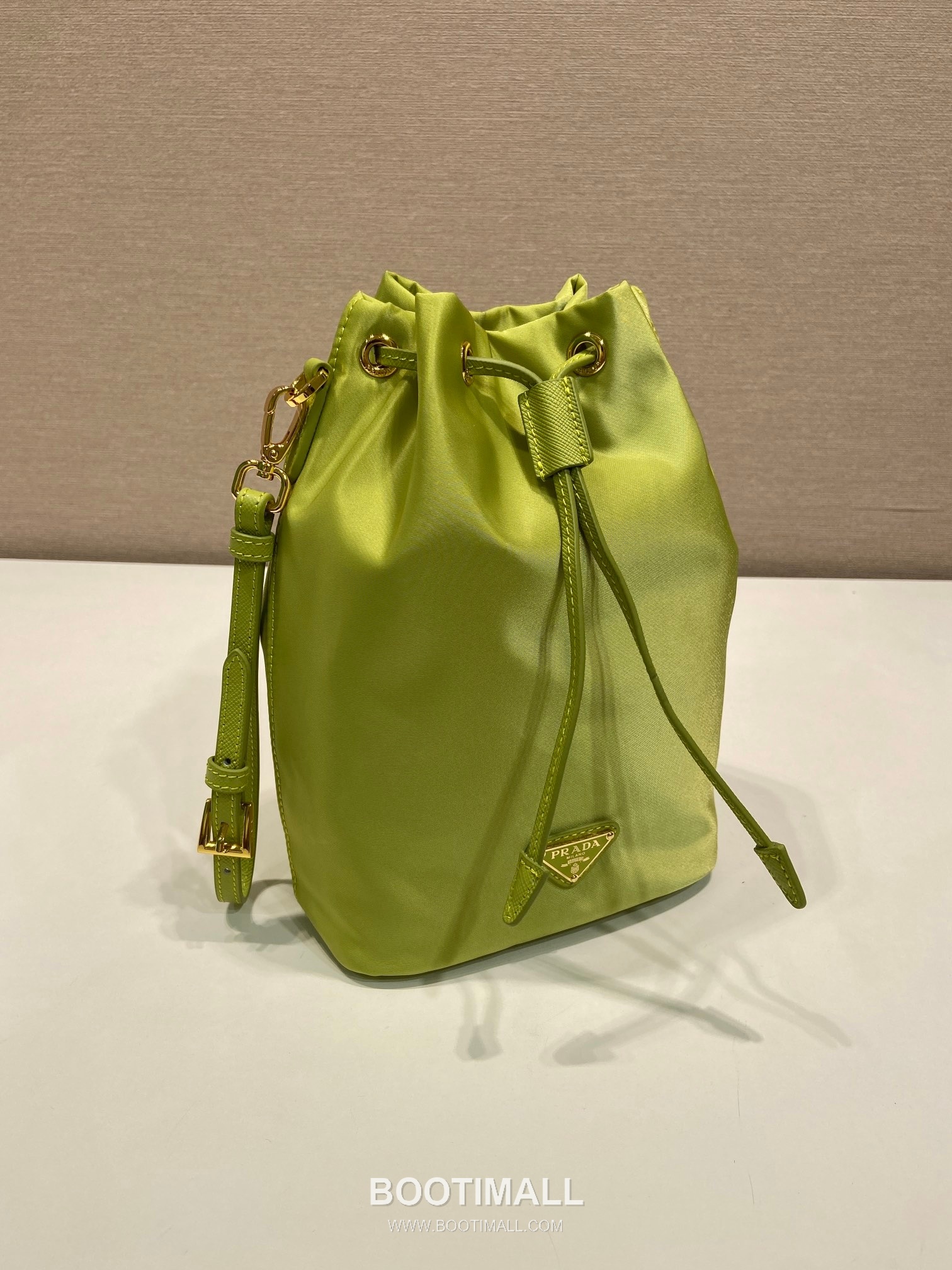 Prada Nylon Drawstring Clutch Bag with Detachable Wrist Strap and Triangle Logo Detail 프라다 나일론 드로스트링 손목스트랩 삼각로고 클러치 1N369 15.5cm 2