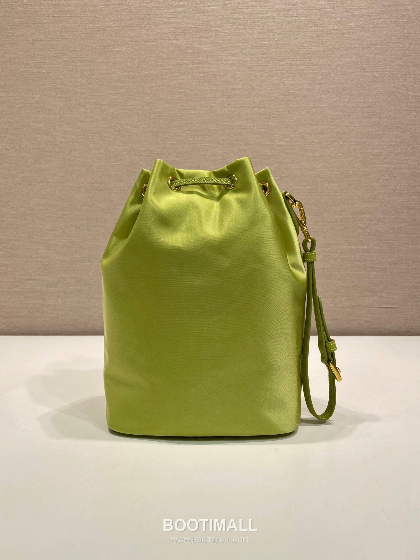 Prada Nylon Drawstring Clutch Bag with Detachable Wrist Strap and Triangle Logo Detail 프라다 나일론 드로스트링 손목스트랩 삼각로고 클러치 1N369 15.5cm 4