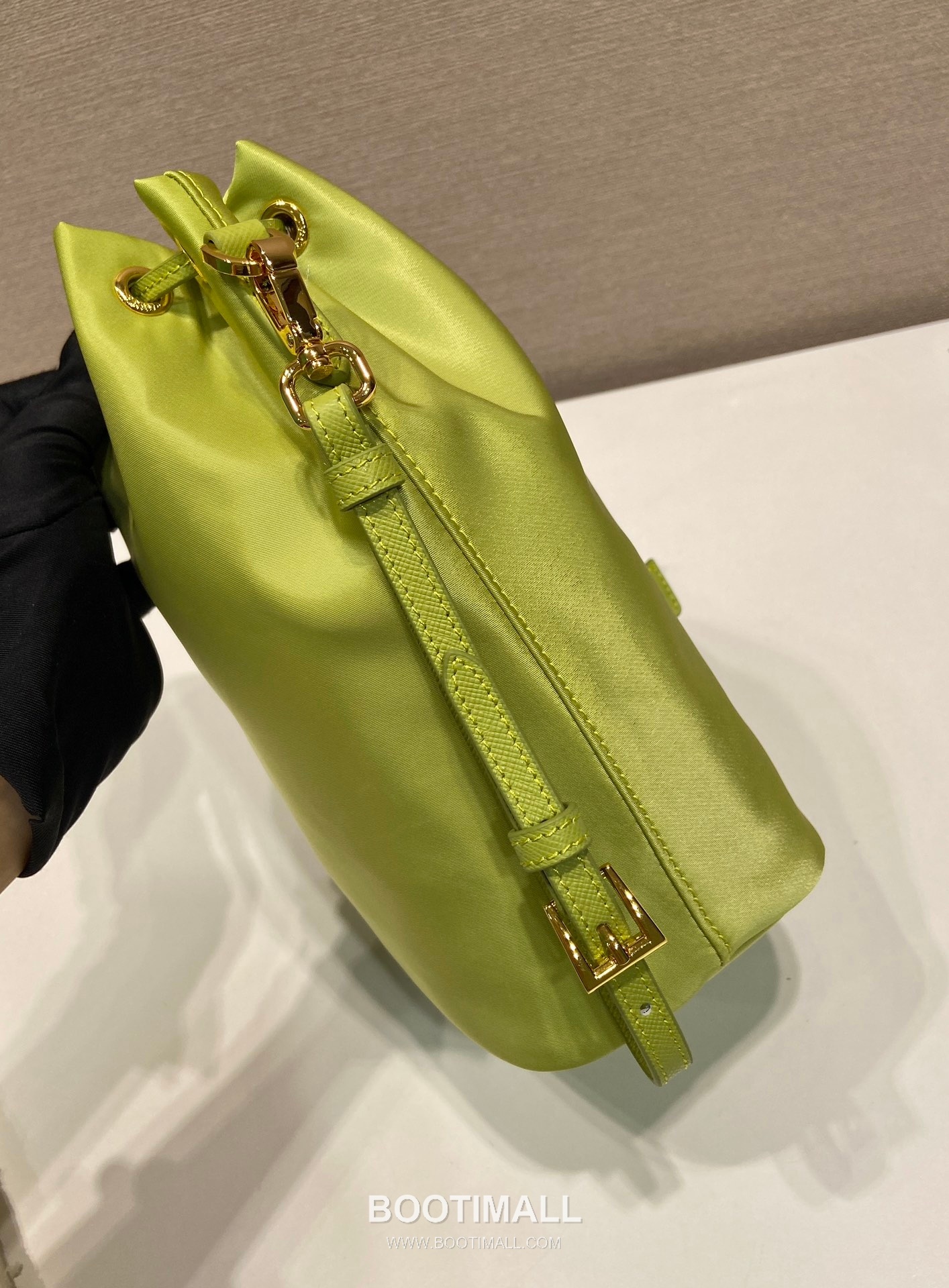 Prada Nylon Drawstring Clutch Bag with Detachable Wrist Strap and Triangle Logo Detail 프라다 나일론 드로스트링 손목스트랩 삼각로고 클러치 1N369 15.5cm 5