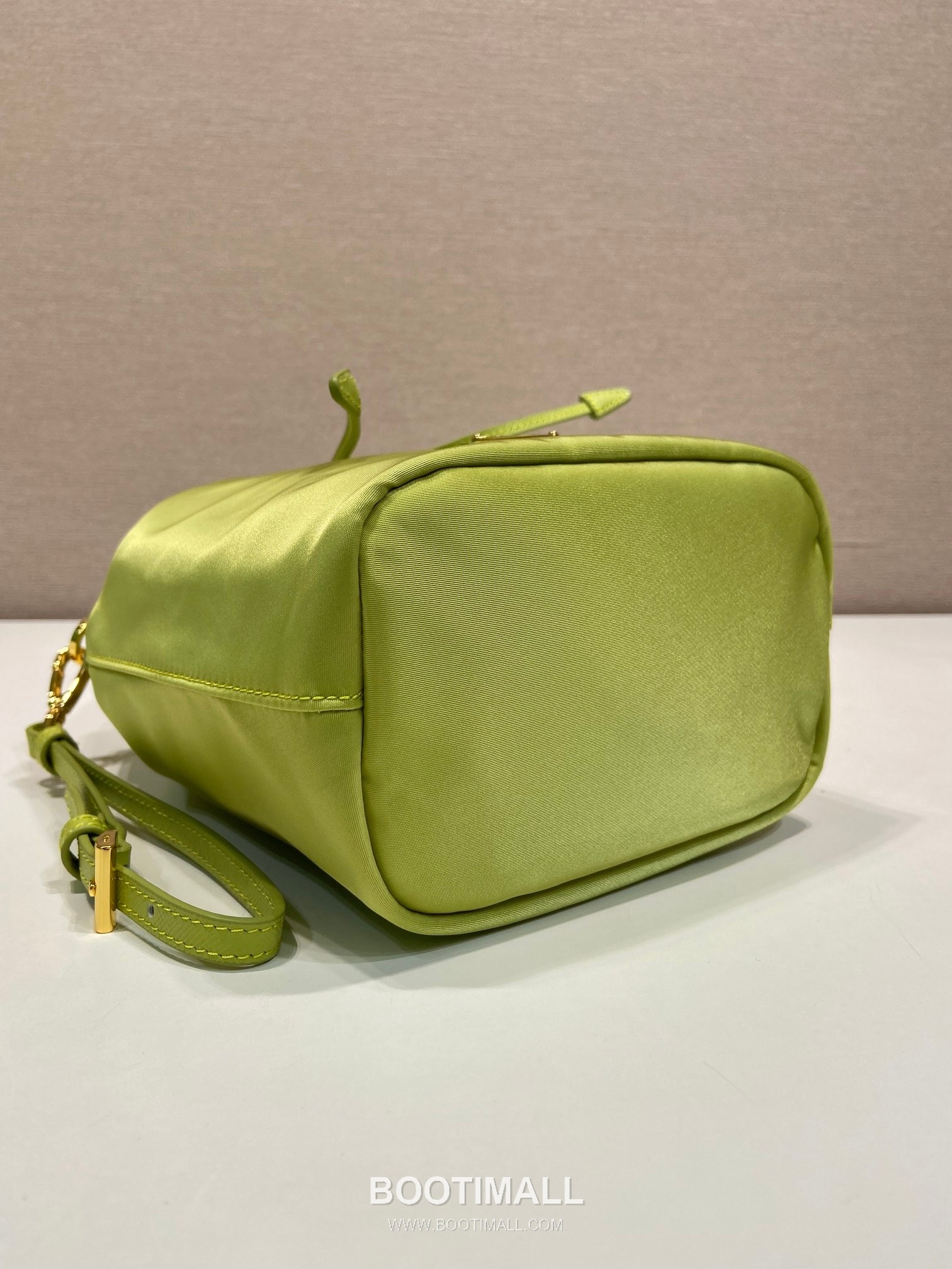 Prada Nylon Drawstring Clutch Bag with Detachable Wrist Strap and Triangle Logo Detail 프라다 나일론 드로스트링 손목스트랩 삼각로고 클러치 1N369 15.5cm 6