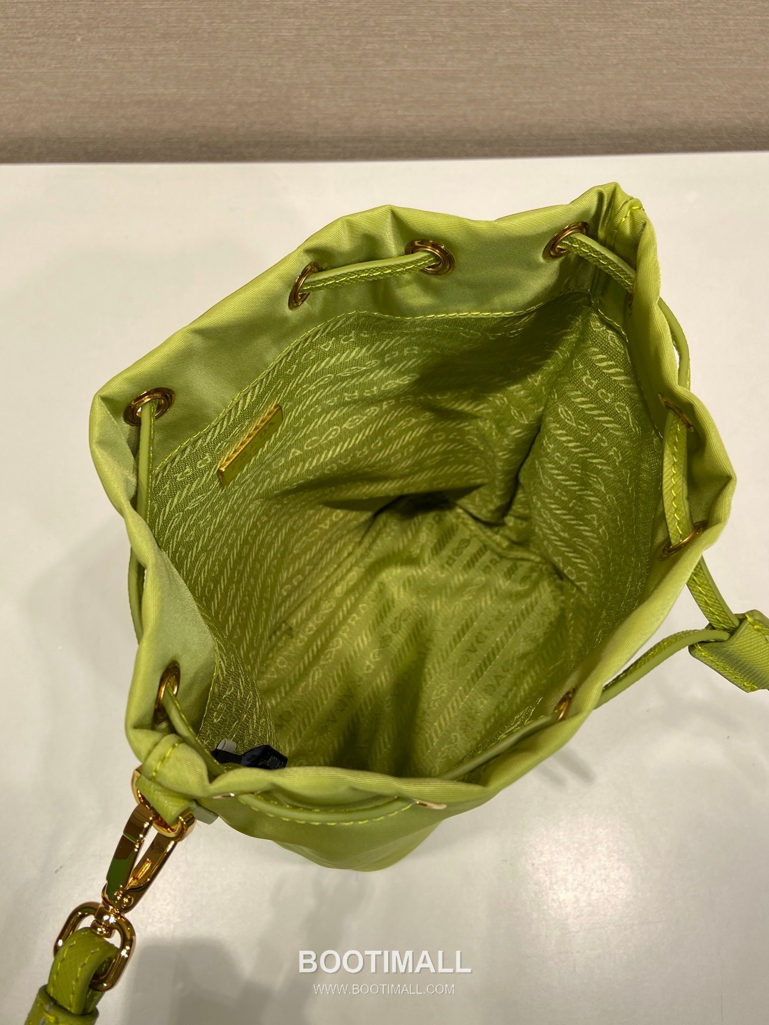 Prada Nylon Drawstring Clutch Bag with Detachable Wrist Strap and Triangle Logo Detail 프라다 나일론 드로스트링 손목스트랩 삼각로고 클러치 1N369 15.5cm 8