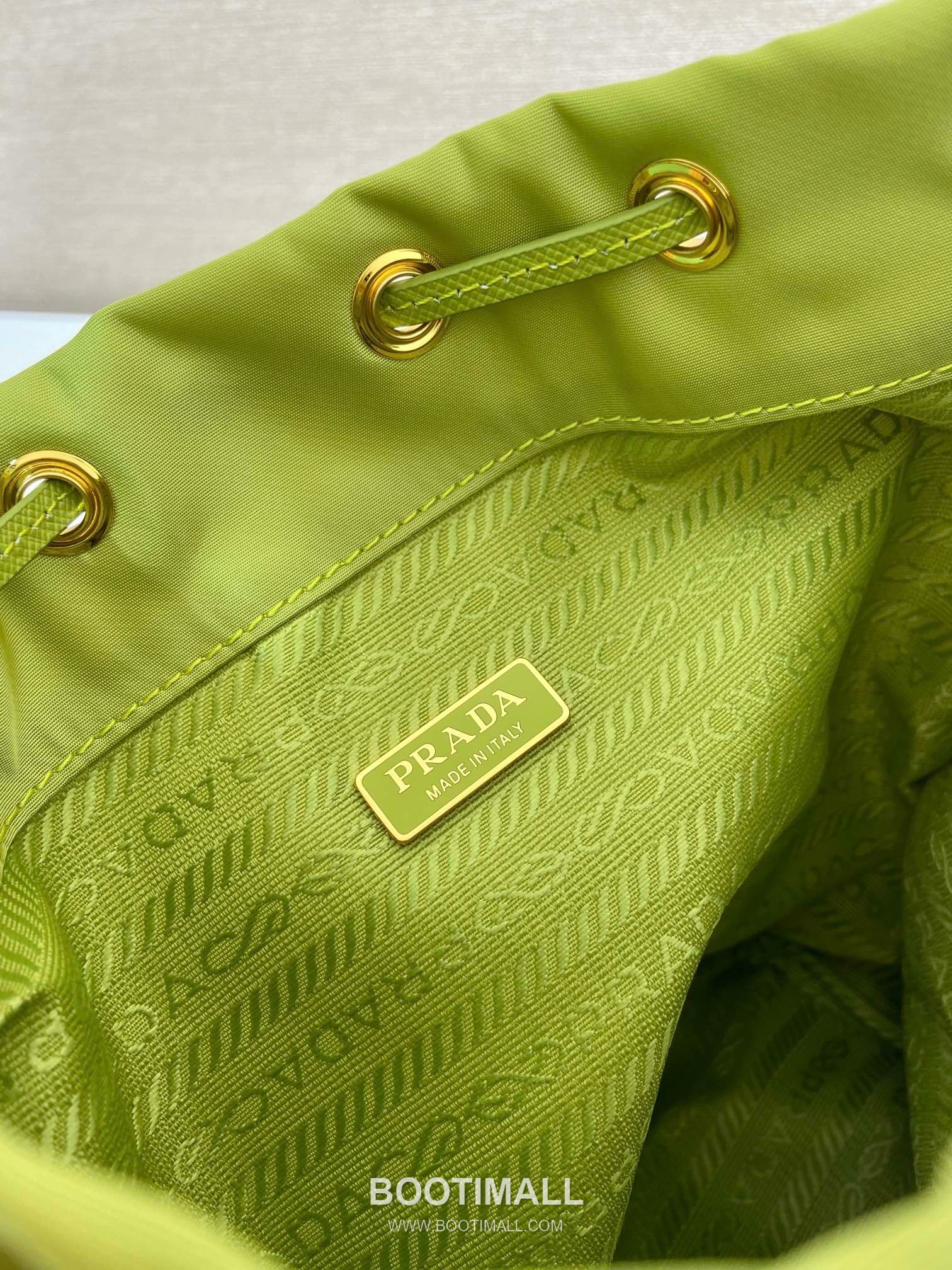 Prada Nylon Drawstring Clutch Bag with Detachable Wrist Strap and Triangle Logo Detail 프라다 나일론 드로스트링 손목스트랩 삼각로고 클러치 1N369 15.5cm 9