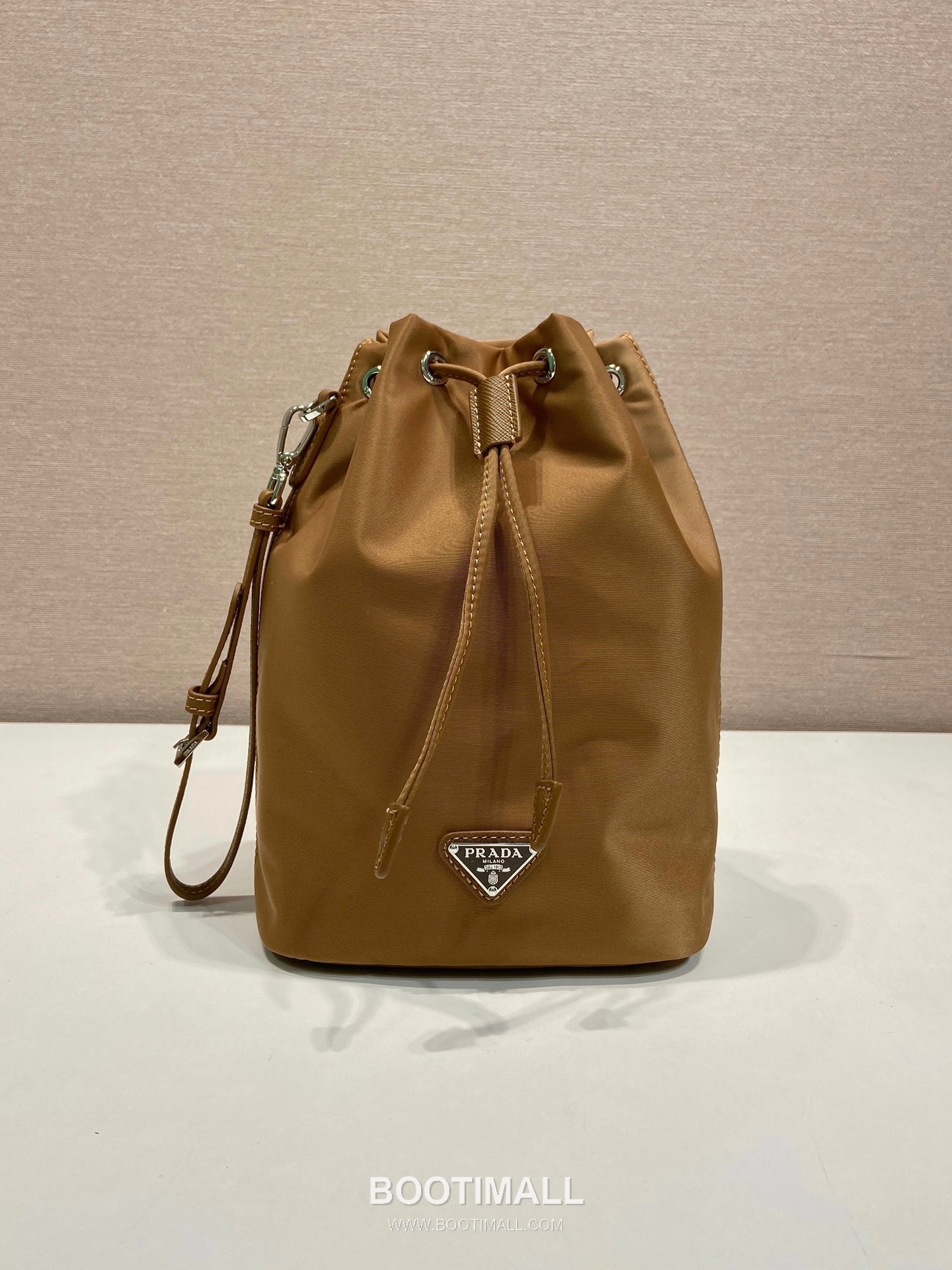 Prada Nylon Drawstring Clutch Bag with Detachable Wrist Strap and Triangle Logo Detail 프라다 나일론 드로스트링 손목스트랩 삼각로고 클러치 1N369 15.5cm 1