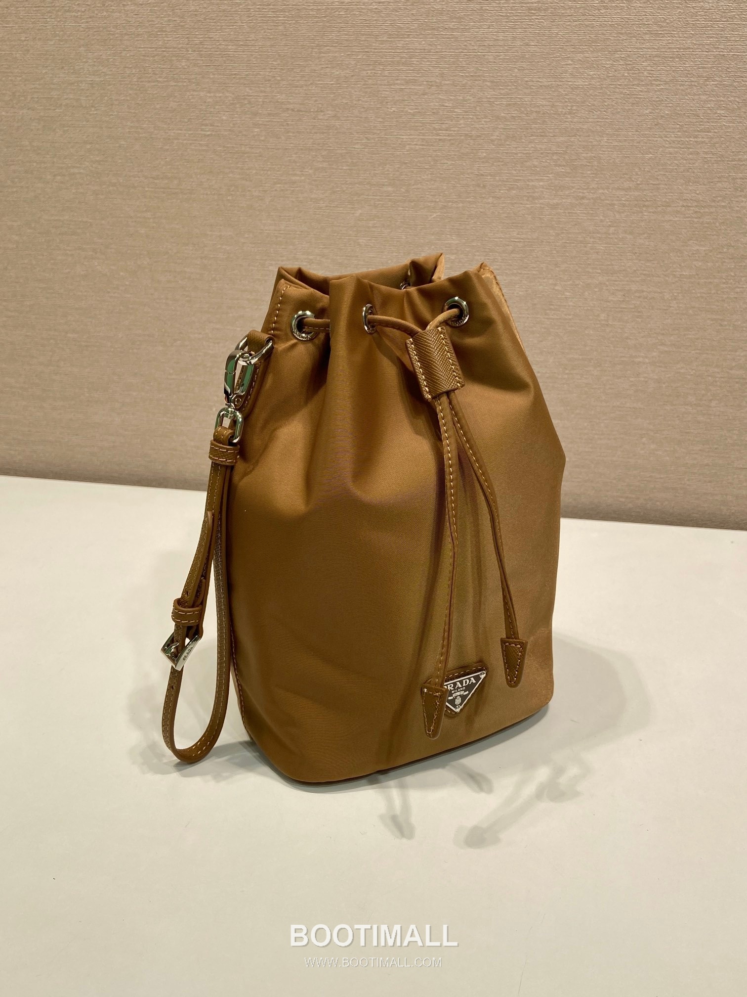 Prada Nylon Drawstring Clutch Bag with Detachable Wrist Strap and Triangle Logo Detail 프라다 나일론 드로스트링 손목스트랩 삼각로고 클러치 1N369 15.5cm 2