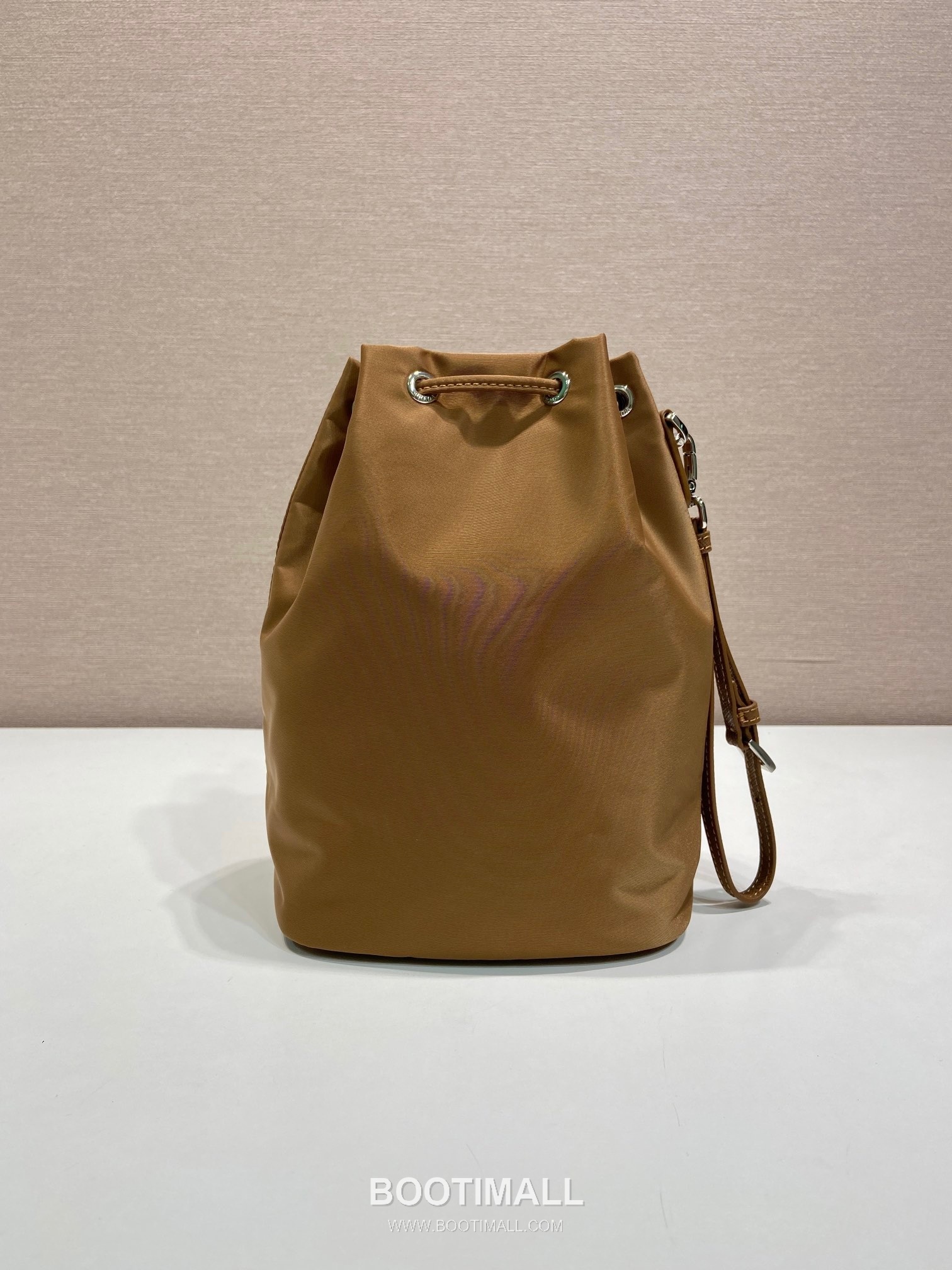 Prada Nylon Drawstring Clutch Bag with Detachable Wrist Strap and Triangle Logo Detail 프라다 나일론 드로스트링 손목스트랩 삼각로고 클러치 1N369 15.5cm 4