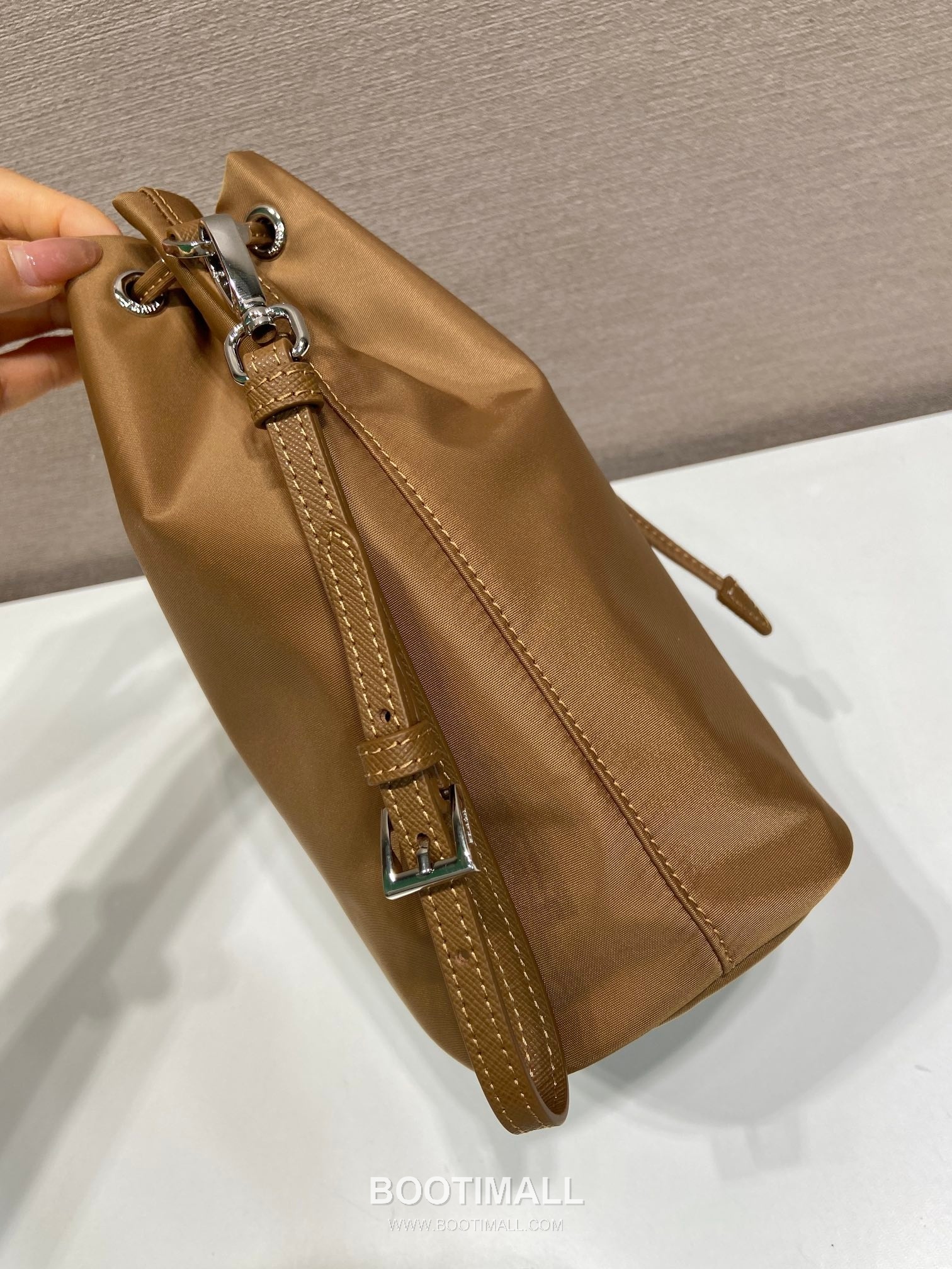 Prada Nylon Drawstring Clutch Bag with Detachable Wrist Strap and Triangle Logo Detail 프라다 나일론 드로스트링 손목스트랩 삼각로고 클러치 1N369 15.5cm 5