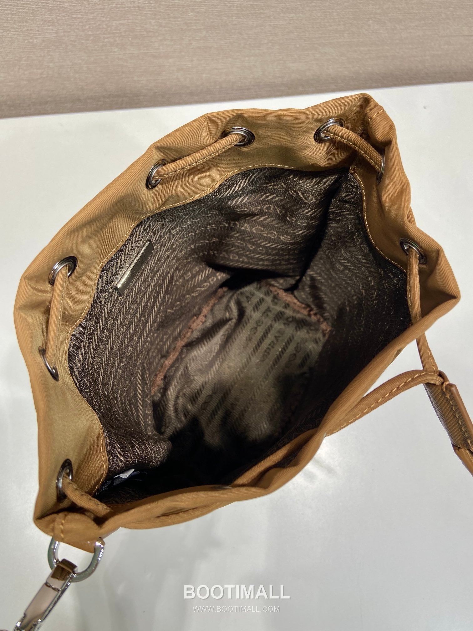 Prada Nylon Drawstring Clutch Bag with Detachable Wrist Strap and Triangle Logo Detail 프라다 나일론 드로스트링 손목스트랩 삼각로고 클러치 1N369 15.5cm 8