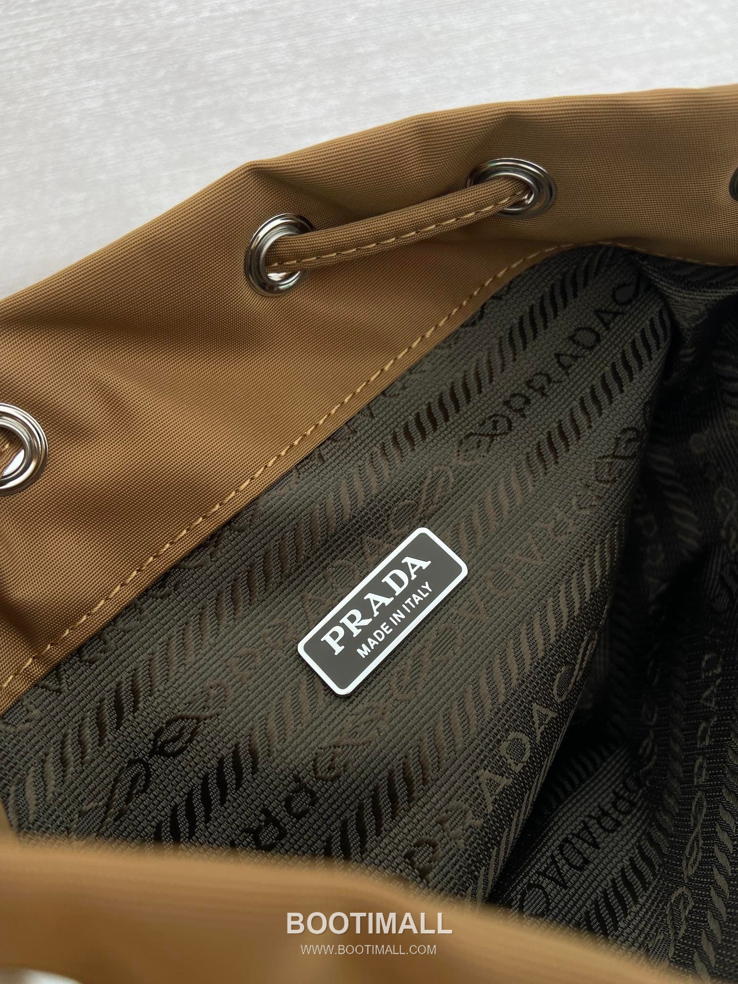 Prada Nylon Drawstring Clutch Bag with Detachable Wrist Strap and Triangle Logo Detail 프라다 나일론 드로스트링 손목스트랩 삼각로고 클러치 1N369 15.5cm 9