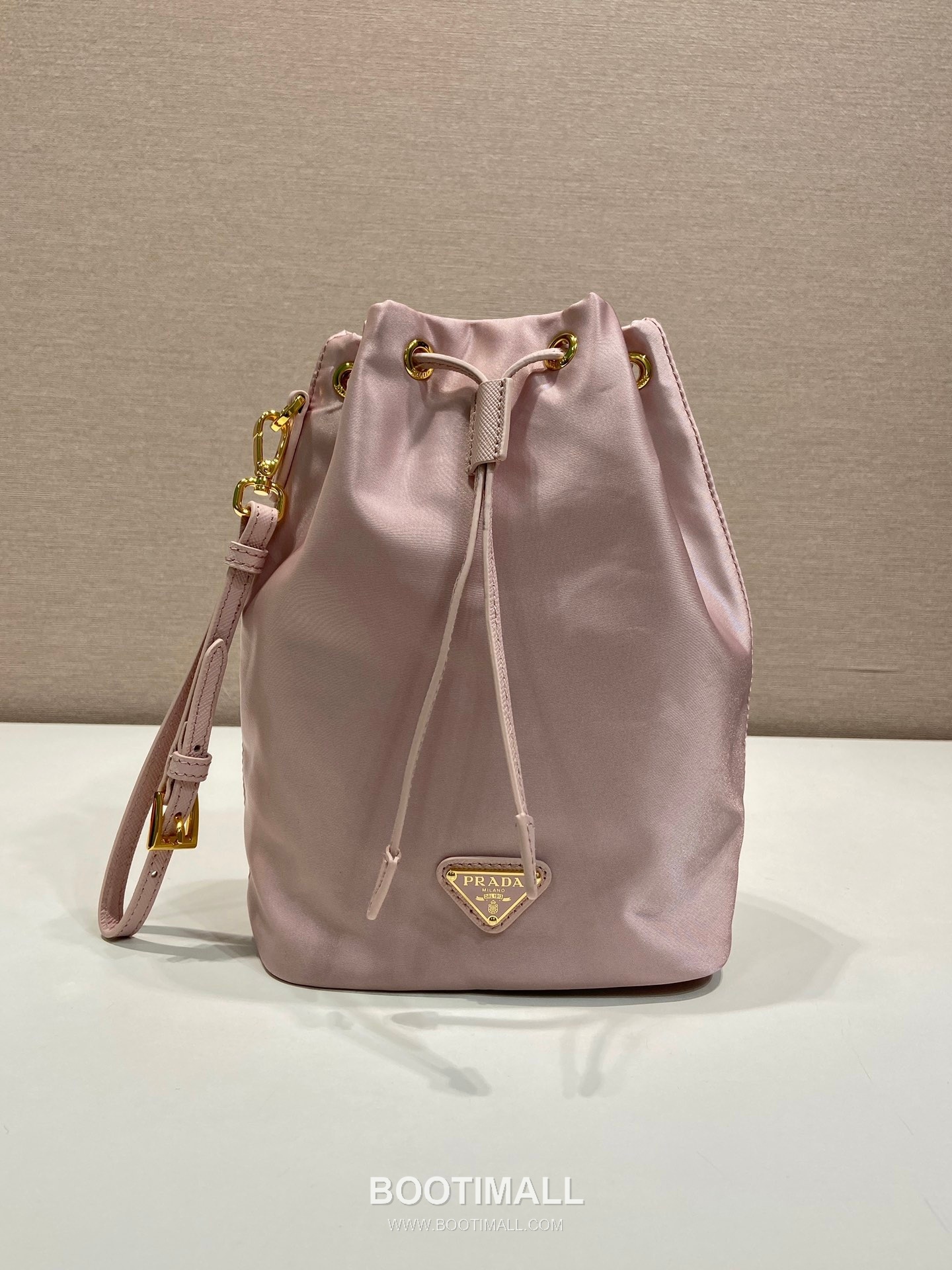 Prada Nylon Drawstring Clutch Bag with Detachable Wrist Strap and Triangle Logo Detail 프라다 나일론 드로스트링 손목스트랩 삼각로고 클러치 1N369 15.5cm 1