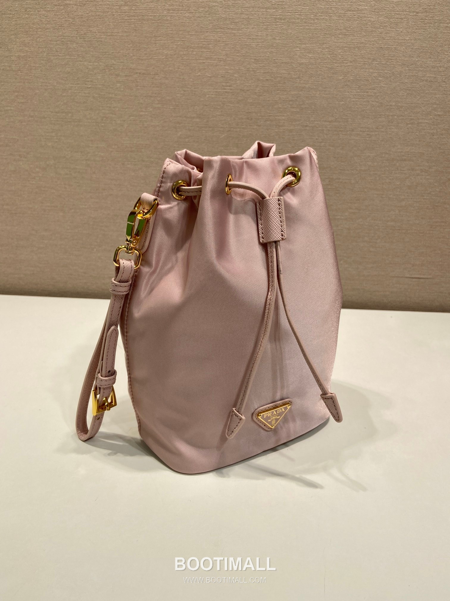Prada Nylon Drawstring Clutch Bag with Detachable Wrist Strap and Triangle Logo Detail 프라다 나일론 드로스트링 손목스트랩 삼각로고 클러치 1N369 15.5cm 2