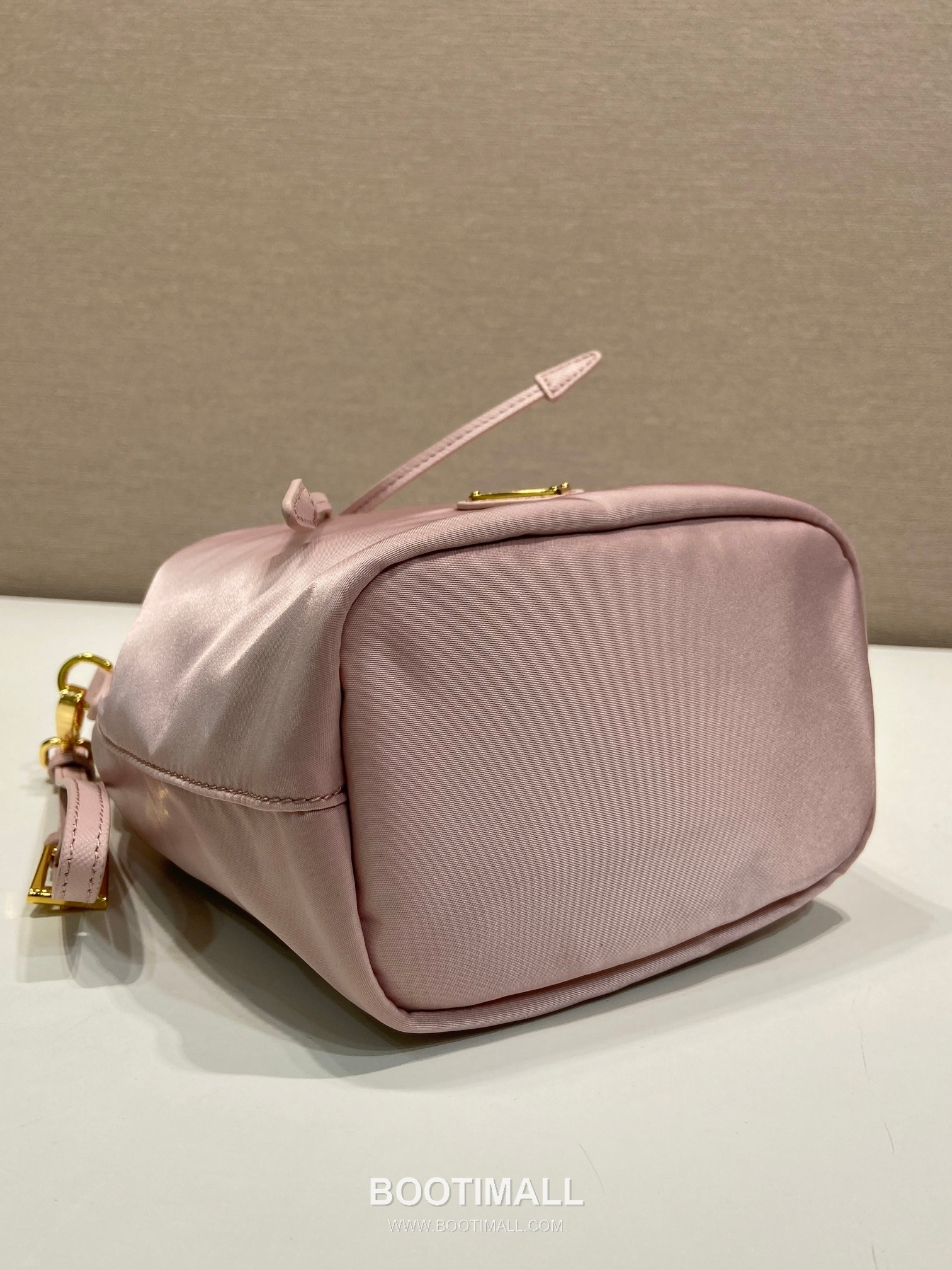 Prada Nylon Drawstring Clutch Bag with Detachable Wrist Strap and Triangle Logo Detail 프라다 나일론 드로스트링 손목스트랩 삼각로고 클러치 1N369 15.5cm 6