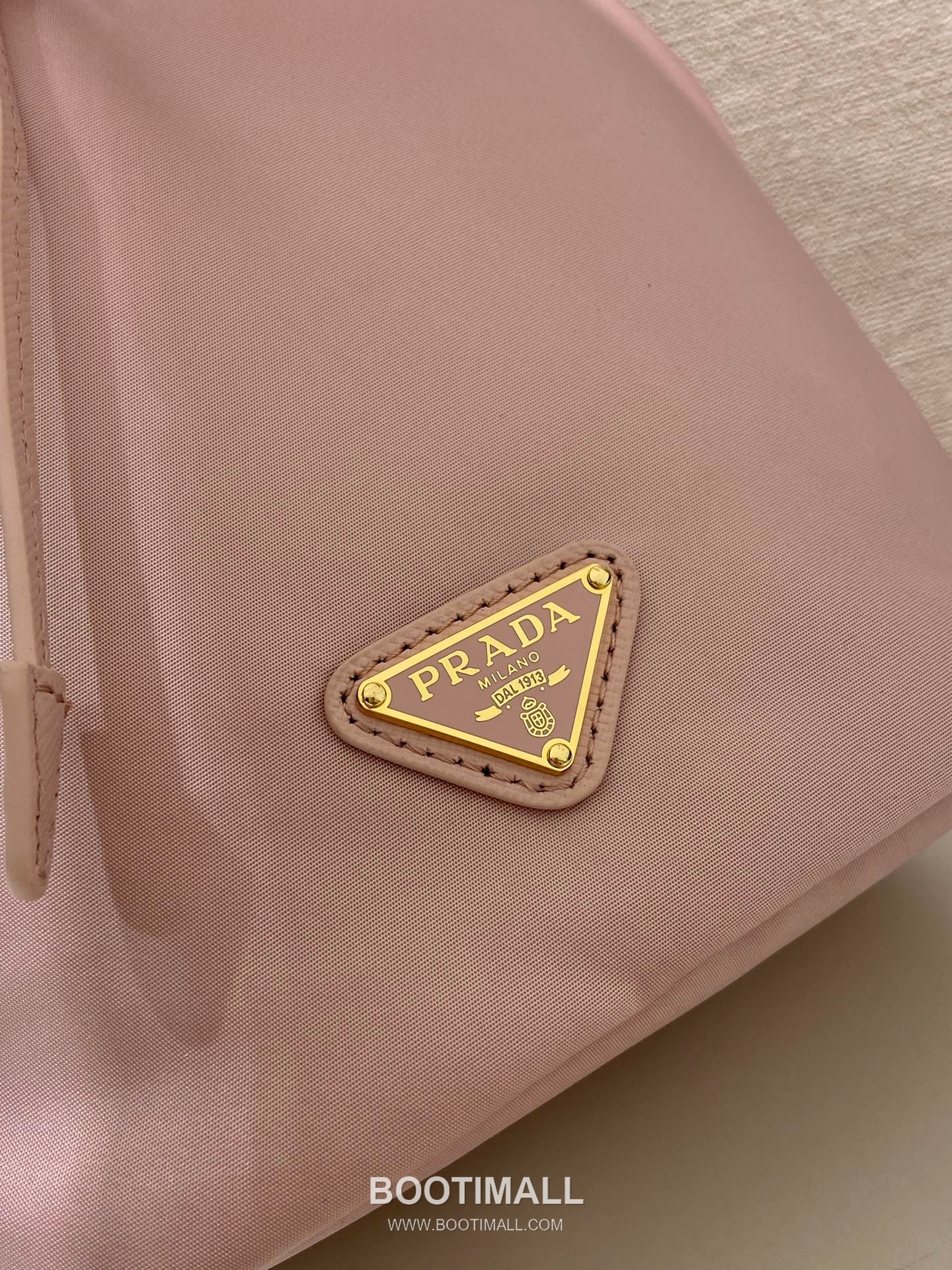 Prada Nylon Drawstring Clutch Bag with Detachable Wrist Strap and Triangle Logo Detail 프라다 나일론 드로스트링 손목스트랩 삼각로고 클러치 1N369 15.5cm 7