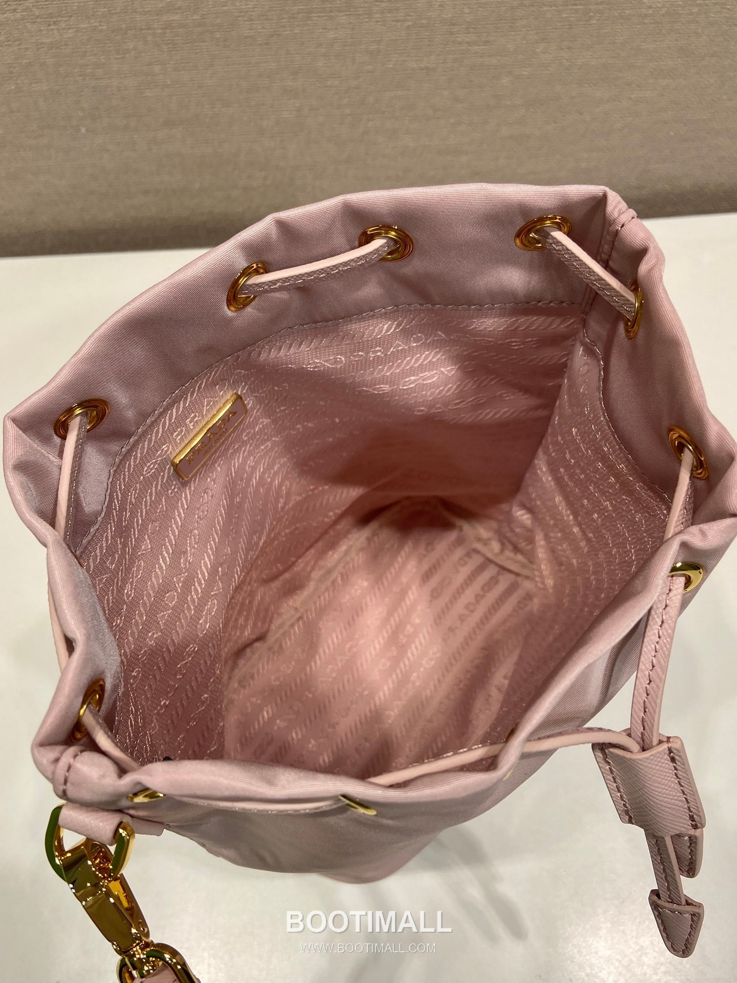 Prada Nylon Drawstring Clutch Bag with Detachable Wrist Strap and Triangle Logo Detail 프라다 나일론 드로스트링 손목스트랩 삼각로고 클러치 1N369 15.5cm 8