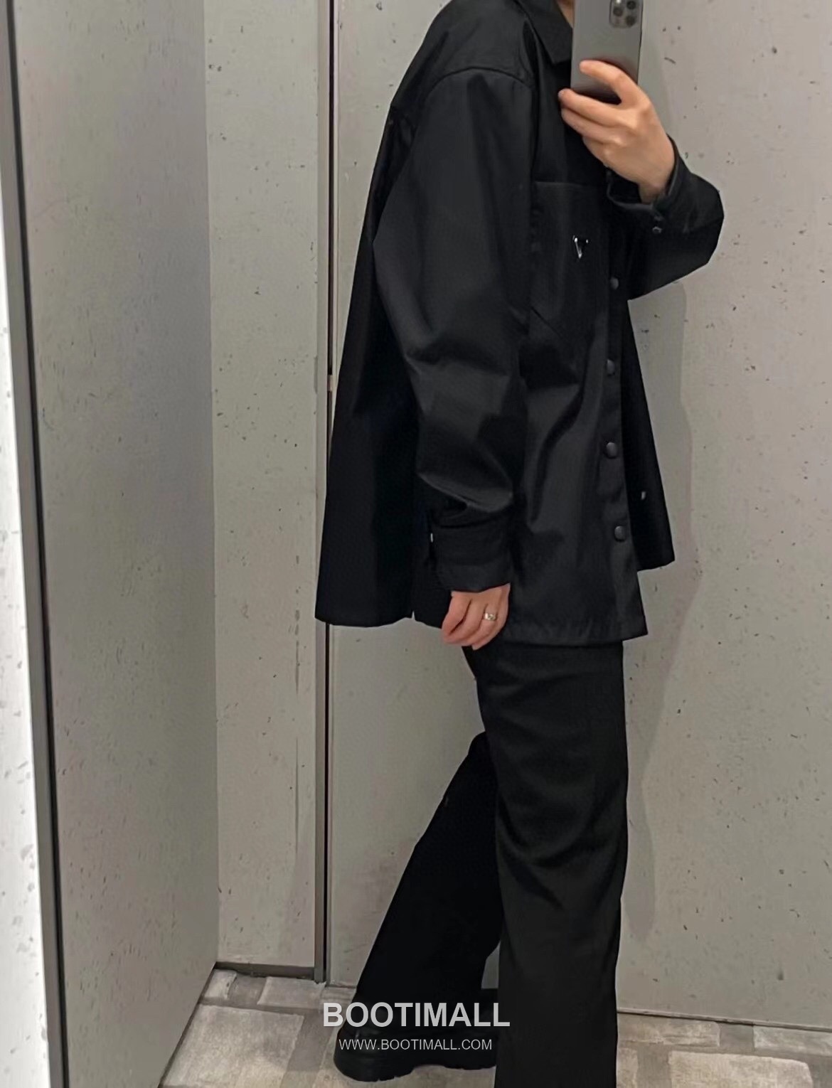 Prada 2024 S/S Nylon Long Sleeve Shirt Jacket with Triangle Logo 프라다 2024SS 나일론 블랙 셔츠 재킷 삼각 로고 3