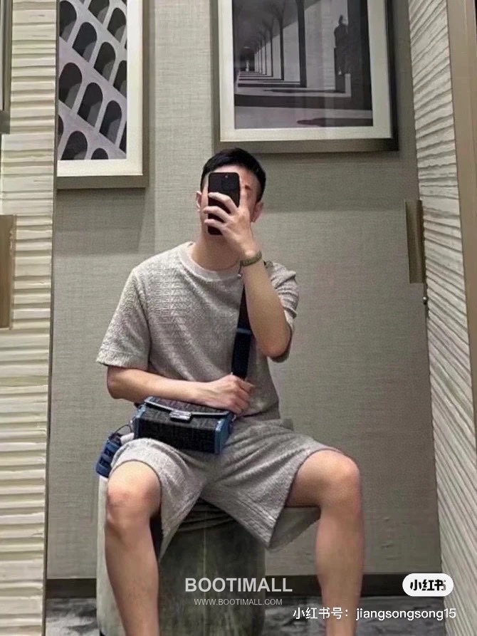 Fendi 2025 S/S Cotton Jacquard Short Sleeve T-Shirt with Logo Print 펜디 2025SS 코튼 자카드 블랙 티셔츠 로고 프린트 1