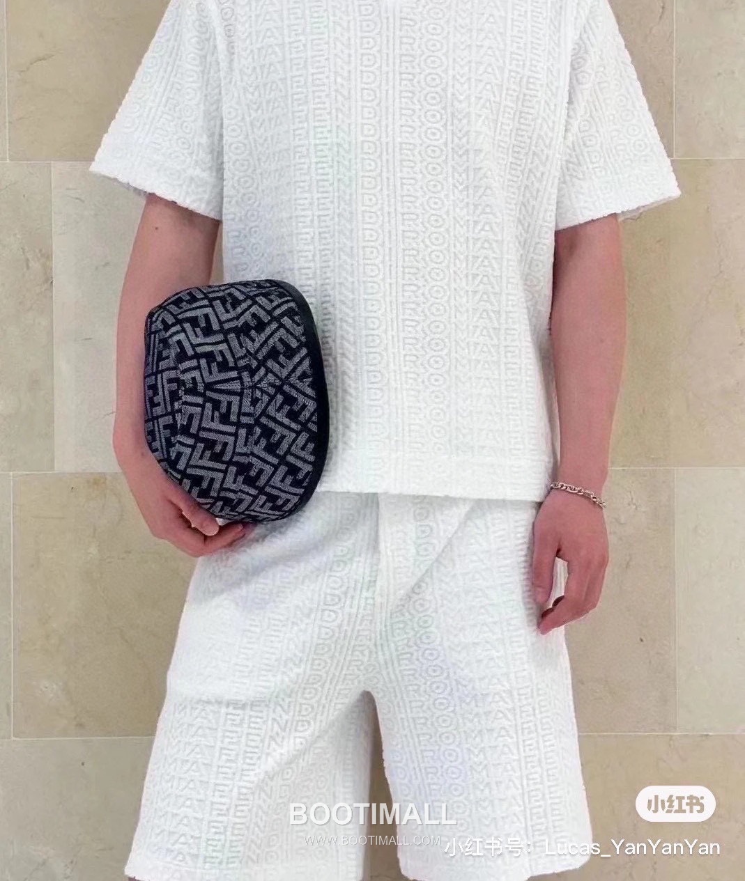 Fendi 2025 S/S Cotton Jacquard Short Sleeve T-Shirt with Logo Print 펜디 2025SS 코튼 자카드 블랙 티셔츠 로고 프린트 2