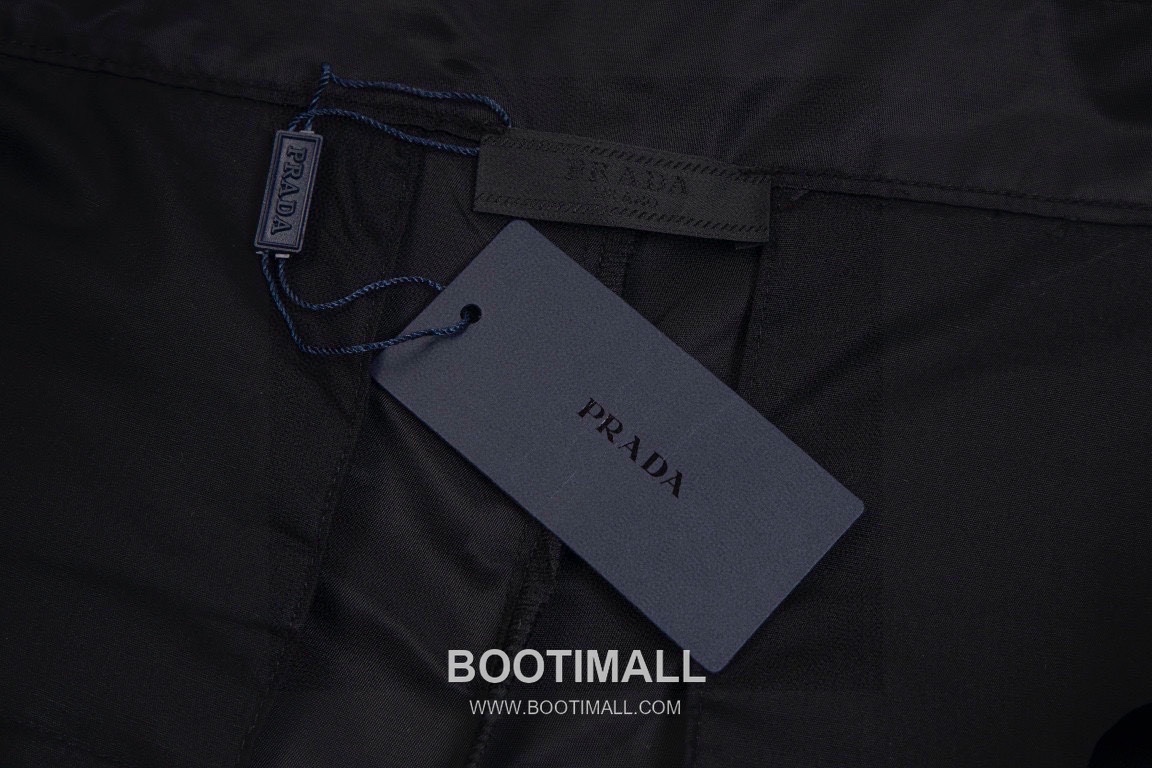 Prada 2025 S/S Cotton Cargo Shorts with Multi Zip Pocket Detail 프라다 2025SS 코튼 블랙 쇼츠 멀티 지퍼 카고 포켓 4