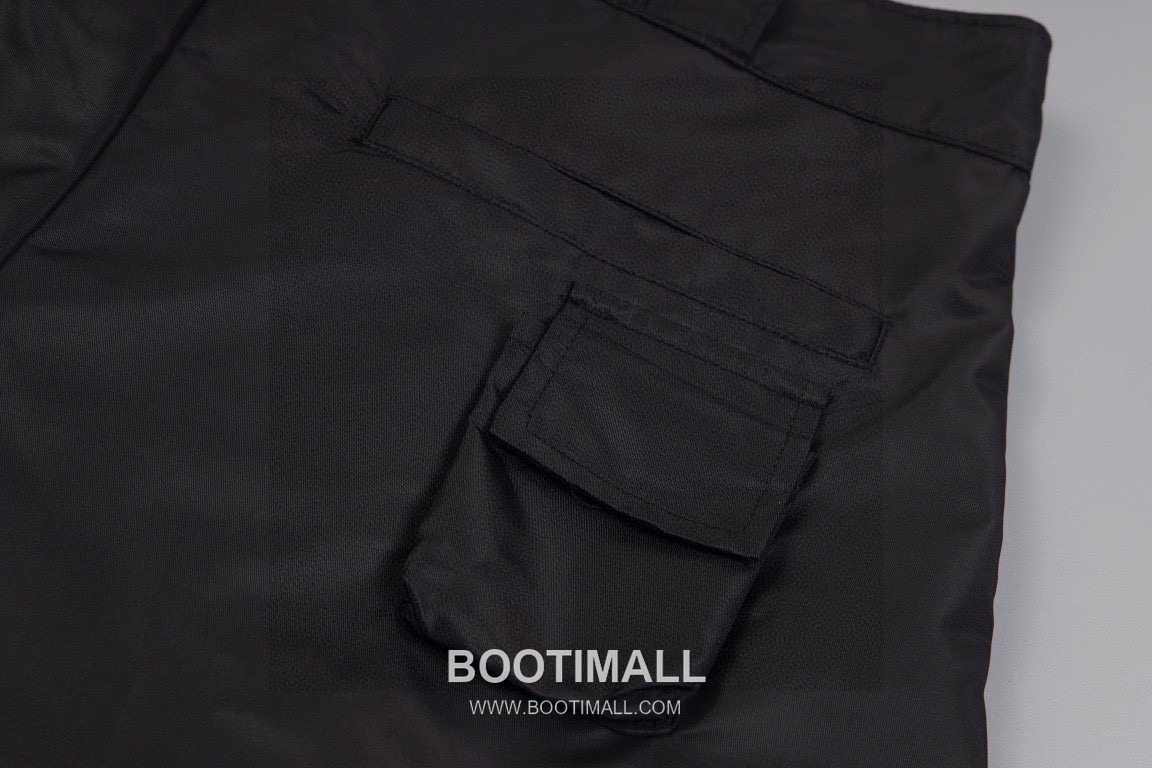 Prada 2025 S/S Cotton Cargo Shorts with Multi Zip Pocket Detail 프라다 2025SS 코튼 블랙 쇼츠 멀티 지퍼 카고 포켓 6