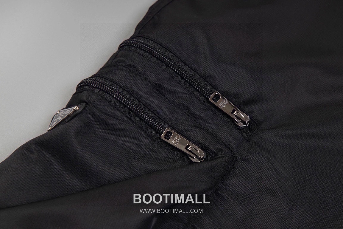 Prada 2025 S/S Cotton Cargo Shorts with Multi Zip Pocket Detail 프라다 2025SS 코튼 블랙 쇼츠 멀티 지퍼 카고 포켓 8