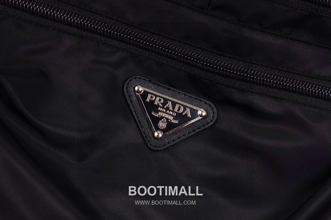 Prada 2025 S/S Cotton Cargo Shorts with Multi Zip Pocket Detail 프라다 2025SS 코튼 블랙 쇼츠 멀티 지퍼 카고 포켓 9