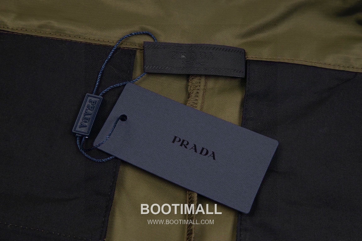 Prada 2025 S/S Cotton Cargo Shorts with Multi Zip Pocket Detail 프라다 2025SS 코튼 블랙 쇼츠 멀티 지퍼 카고 포켓 4