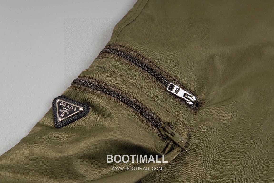 Prada 2025 S/S Cotton Cargo Shorts with Multi Zip Pocket Detail 프라다 2025SS 코튼 블랙 쇼츠 멀티 지퍼 카고 포켓 6