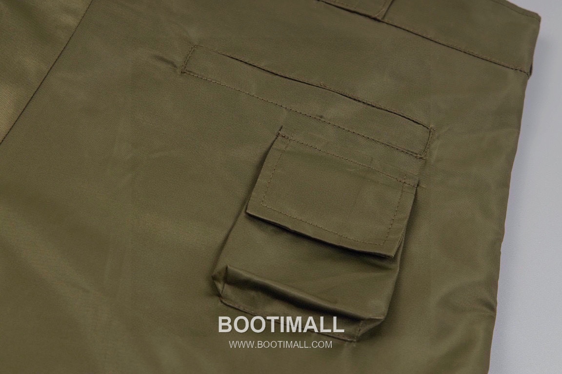 Prada 2025 S/S Cotton Cargo Shorts with Multi Zip Pocket Detail 프라다 2025SS 코튼 블랙 쇼츠 멀티 지퍼 카고 포켓 7