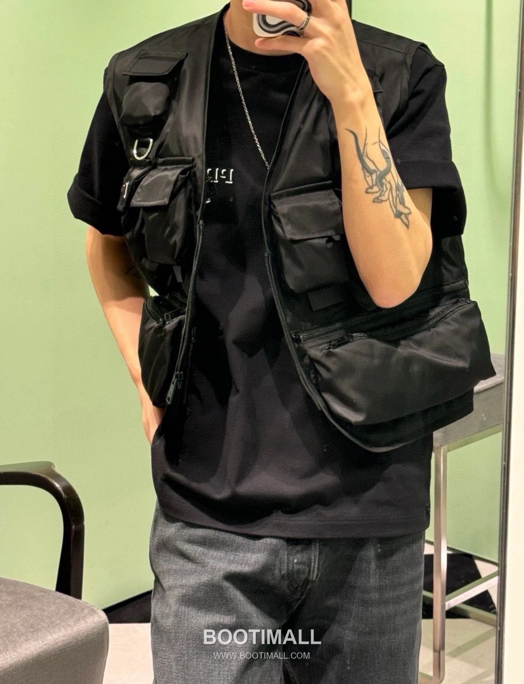 Prada 2025 F/W Nylon Utility Vest with Triangle Logo Multi Pocket 프라다 2025FW 나일론 블랙 베스트 삼각 로고 멀티 포켓 2