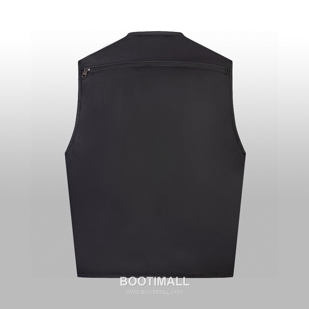 Prada 2025 F/W Nylon Utility Vest with Triangle Logo Multi Pocket 프라다 2025FW 나일론 블랙 베스트 삼각 로고 멀티 포켓 10