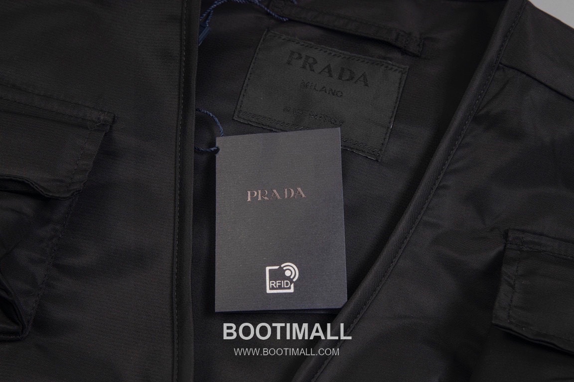 Prada 2025 F/W Nylon Utility Vest with Triangle Logo Multi Pocket 프라다 2025FW 나일론 블랙 베스트 삼각 로고 멀티 포켓 12