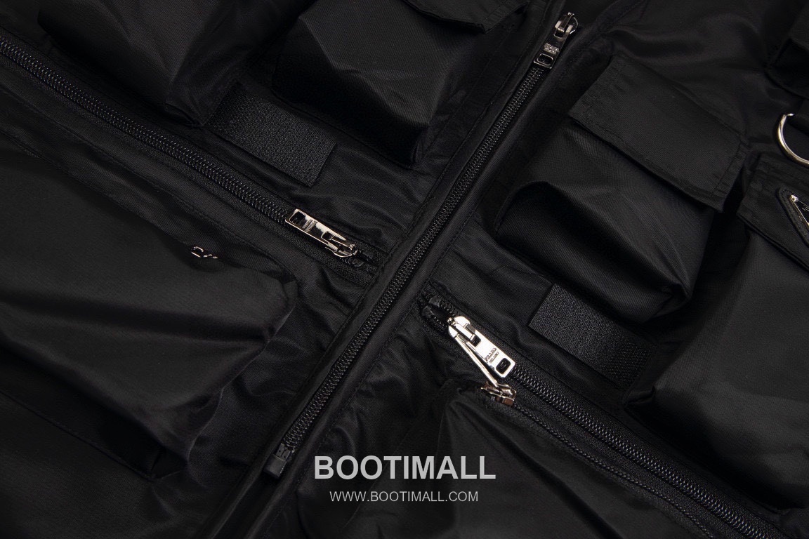 Prada 2025 F/W Nylon Utility Vest with Triangle Logo Multi Pocket 프라다 2025FW 나일론 블랙 베스트 삼각 로고 멀티 포켓 15