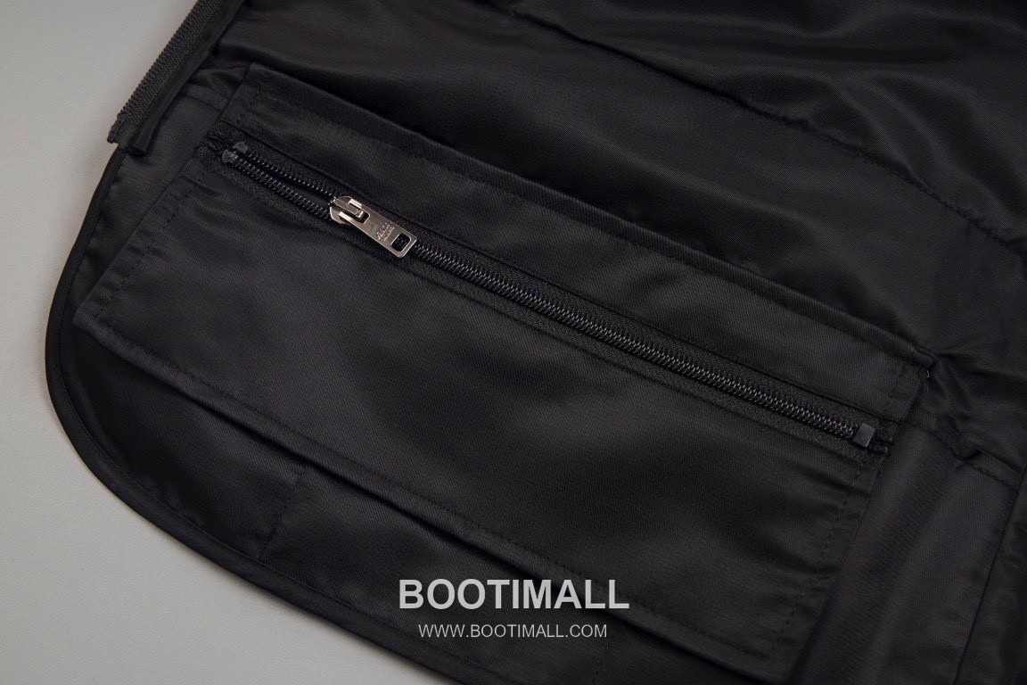 Prada 2025 F/W Nylon Utility Vest with Triangle Logo Multi Pocket 프라다 2025FW 나일론 블랙 베스트 삼각 로고 멀티 포켓 16