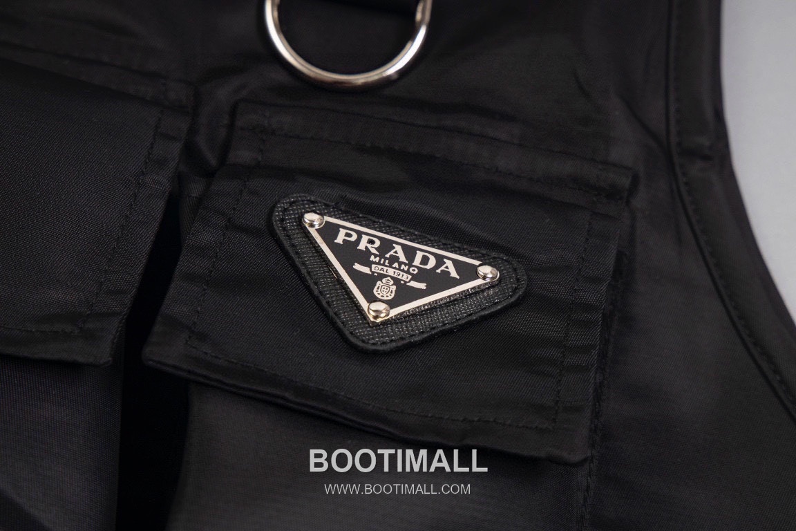 Prada 2025 F/W Nylon Utility Vest with Triangle Logo Multi Pocket 프라다 2025FW 나일론 블랙 베스트 삼각 로고 멀티 포켓 17