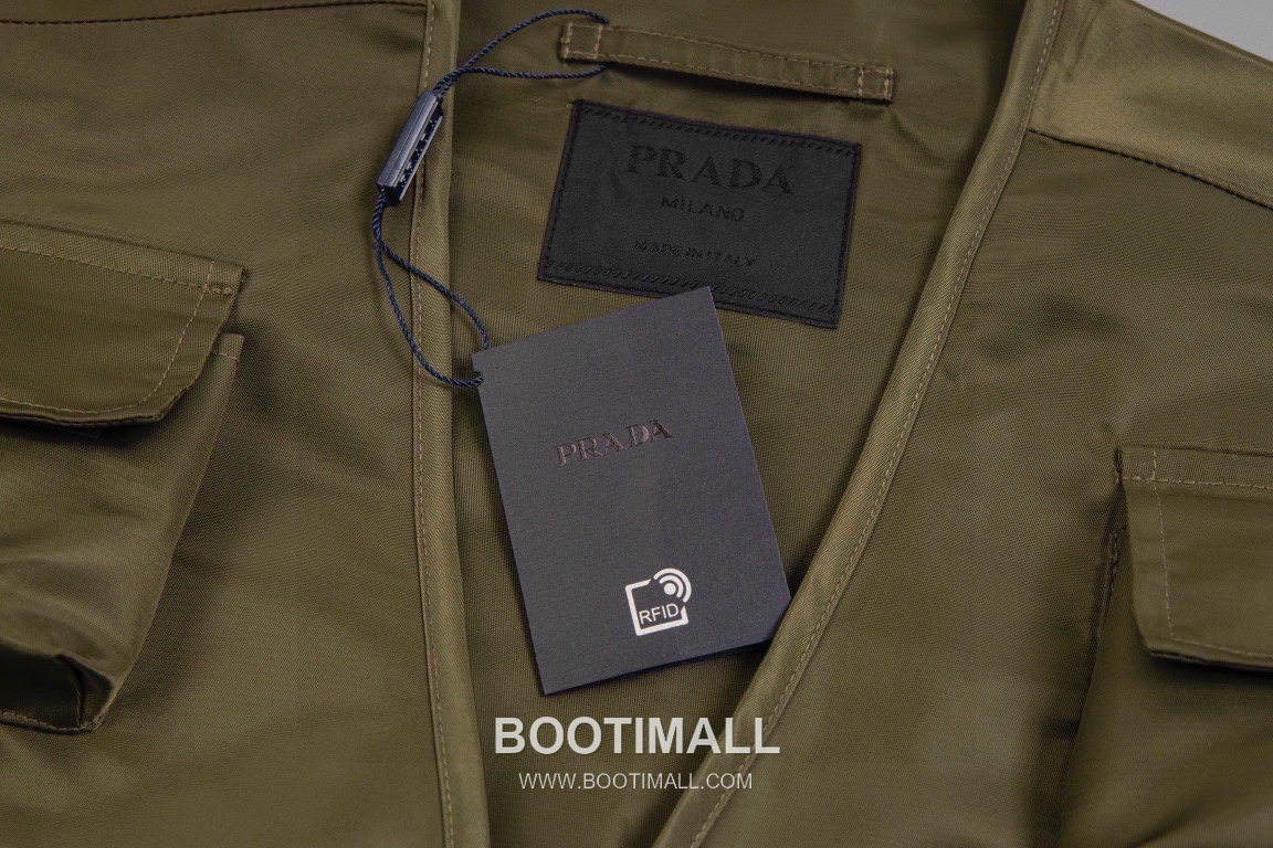 Prada 2025 F/W Nylon Utility Vest with Triangle Logo Multi Pocket 프라다 2025FW 나일론 블랙 베스트 삼각 로고 멀티 포켓 7