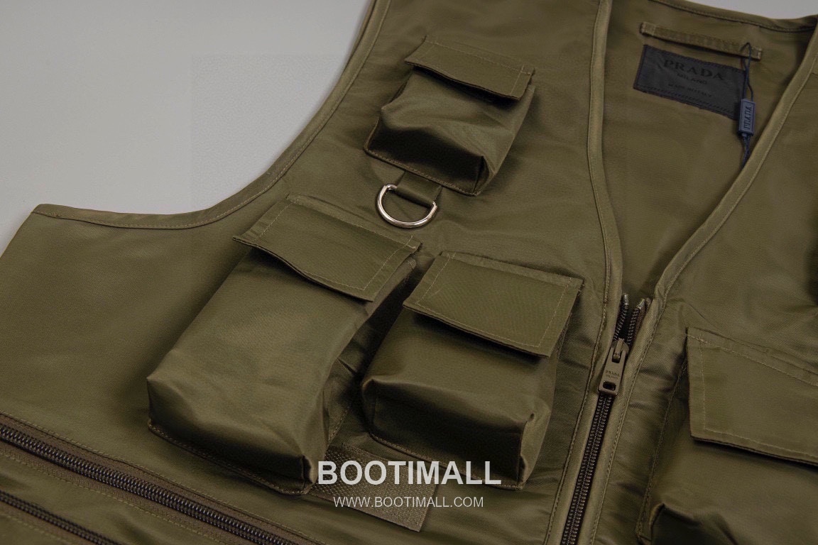 Prada 2025 F/W Nylon Utility Vest with Triangle Logo Multi Pocket 프라다 2025FW 나일론 블랙 베스트 삼각 로고 멀티 포켓 8