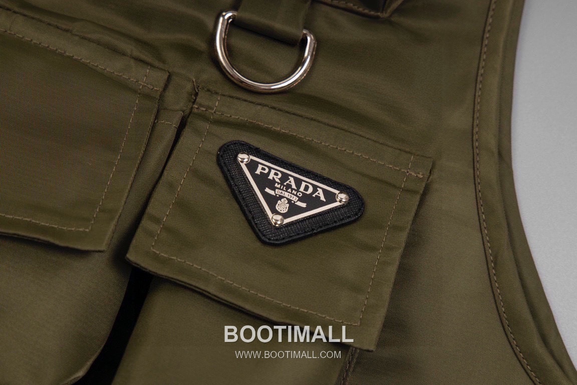 Prada 2025 F/W Nylon Utility Vest with Triangle Logo Multi Pocket 프라다 2025FW 나일론 블랙 베스트 삼각 로고 멀티 포켓 11