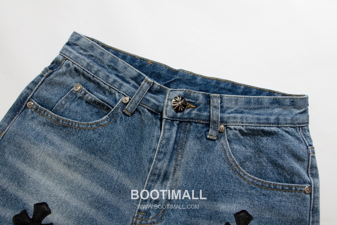 Chrome Hearts 2025 S/S Denim Straight Pants with Leather Cross Patch 크롬하츠 2025SS 데님 블루 팬츠 레더 크로스 패치 3