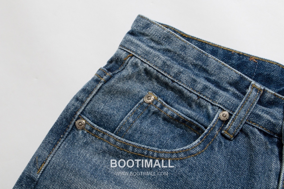 Chrome Hearts 2025 S/S Denim Straight Pants with Leather Cross Patch 크롬하츠 2025SS 데님 블루 팬츠 레더 크로스 패치 4