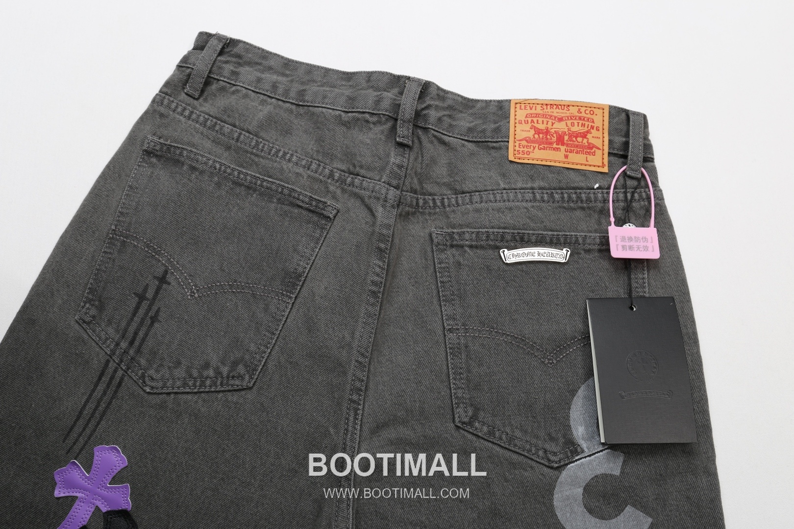 Chrome Hearts 2025 S/S Denim Straight Pants with Graffiti Print Leather Patch 크롬하츠 2025SS 데님 그레이 팬츠 그래피티 프린트 레더 크로스 4