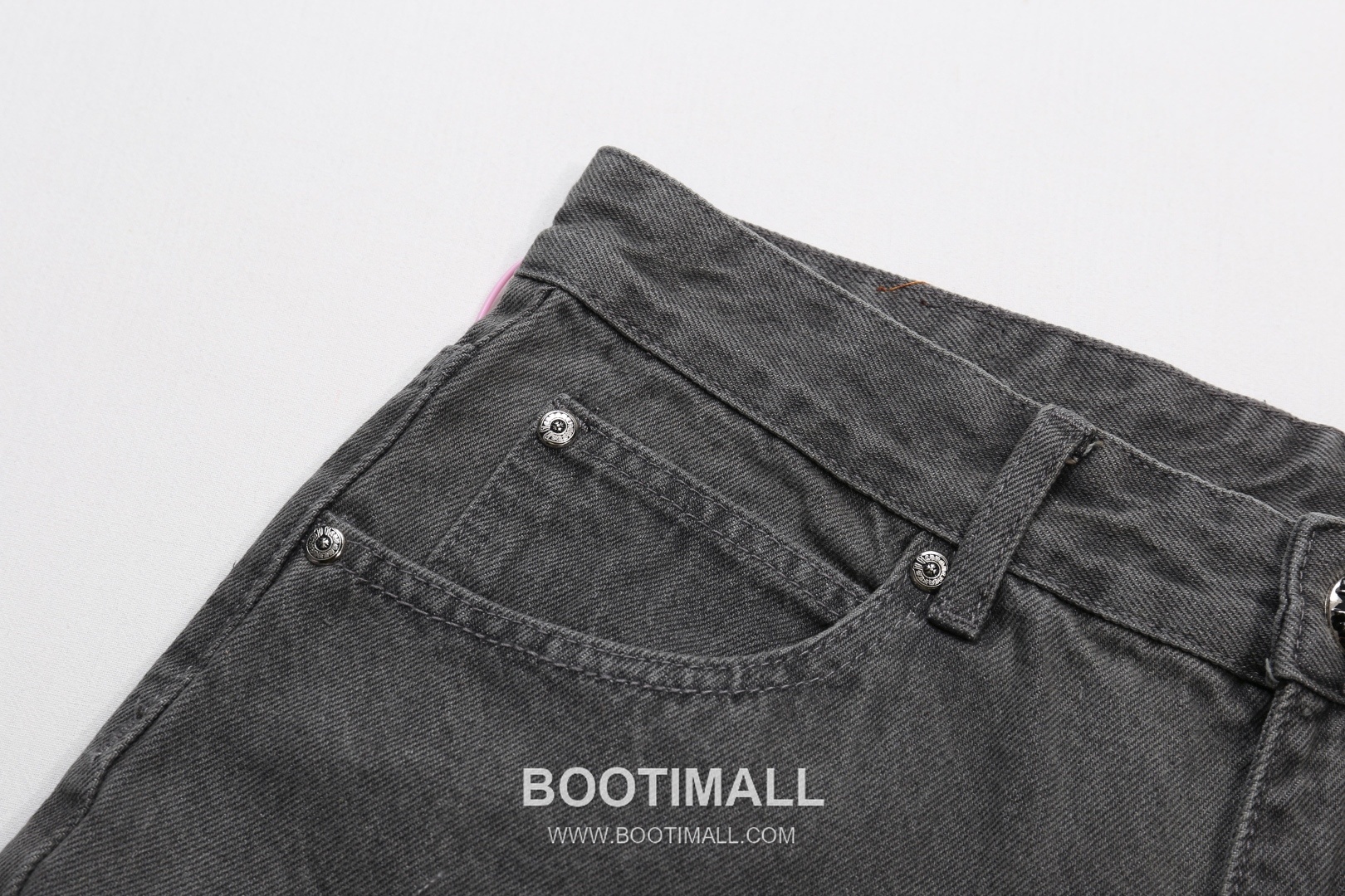 Chrome Hearts 2025 S/S Denim Straight Pants with Graffiti Print Leather Patch 크롬하츠 2025SS 데님 그레이 팬츠 그래피티 프린트 레더 크로스 6