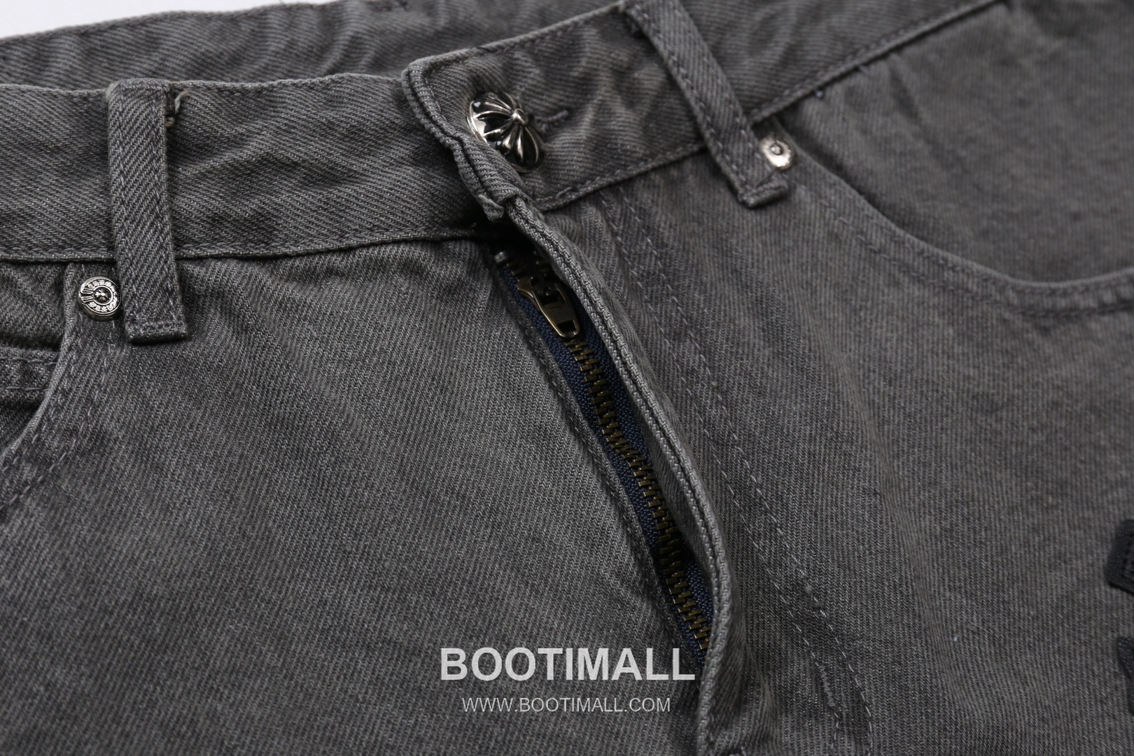 Chrome Hearts 2025 S/S Denim Straight Pants with Graffiti Print Leather Patch 크롬하츠 2025SS 데님 그레이 팬츠 그래피티 프린트 레더 크로스 8