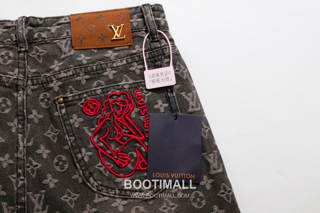 Louis Vuitton 2022 F/W Monogram Embroidered Washed Denim Pants with Red Patch 루이비통 2022FW 데님 그레이 팬츠 모노그램 자수 레드 패치 7