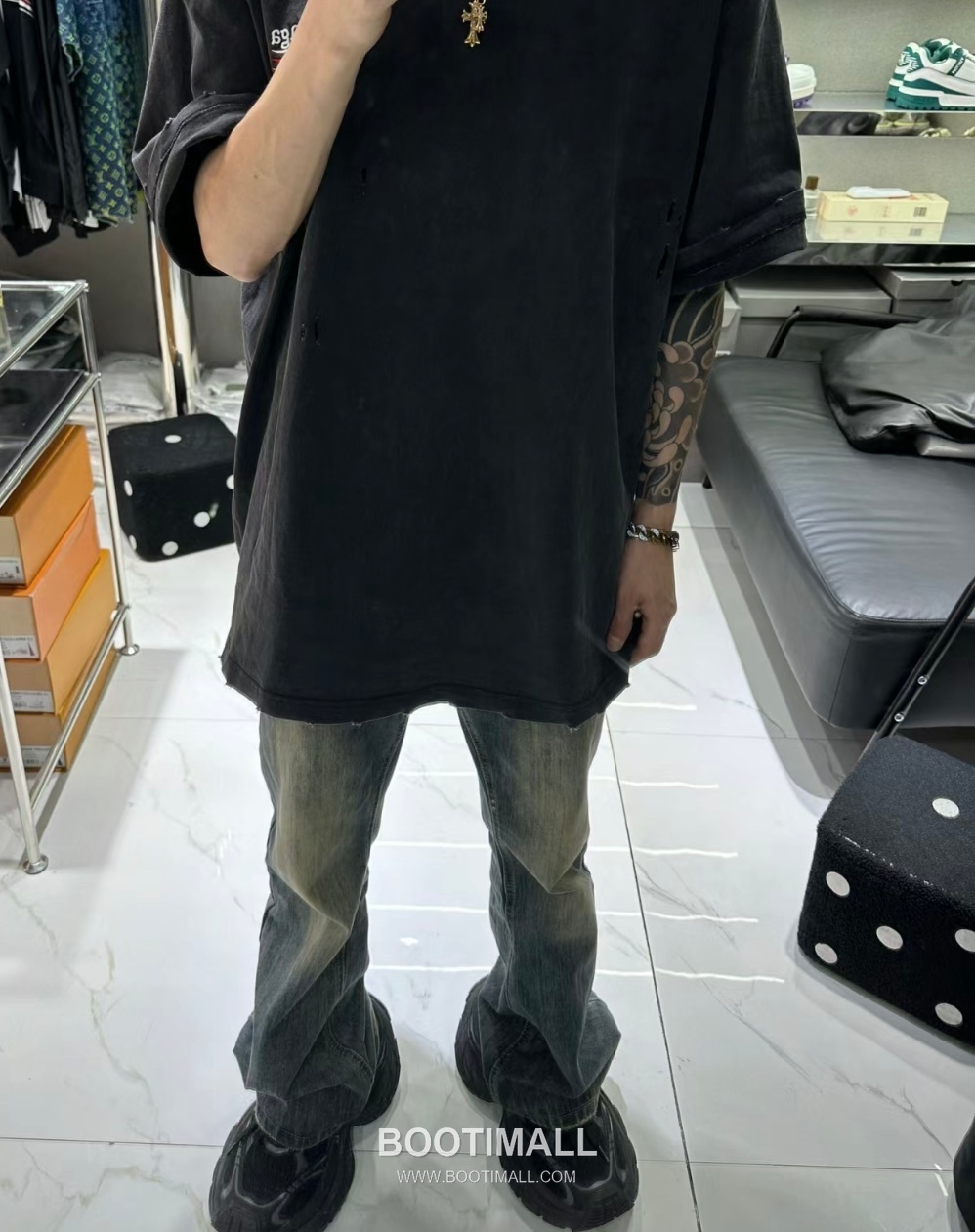 Balenciaga 2024 F/W Cotton Denim Flared Pants with Slub Stripe Detail 발렌시아가 2024FW 데님 블루 팬츠 슬럽 스트라이프 부츠컷 8