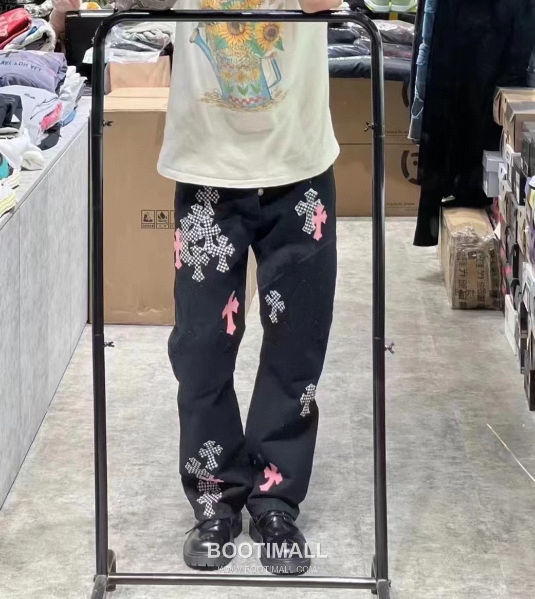 Chrome Hearts 2025 S/S Denim Straight Pants with Flame Pink Cross Patchwork 크롬하츠 2025SS 데님 블랙 팬츠 플레임 핑크 크로스 패치워크 7