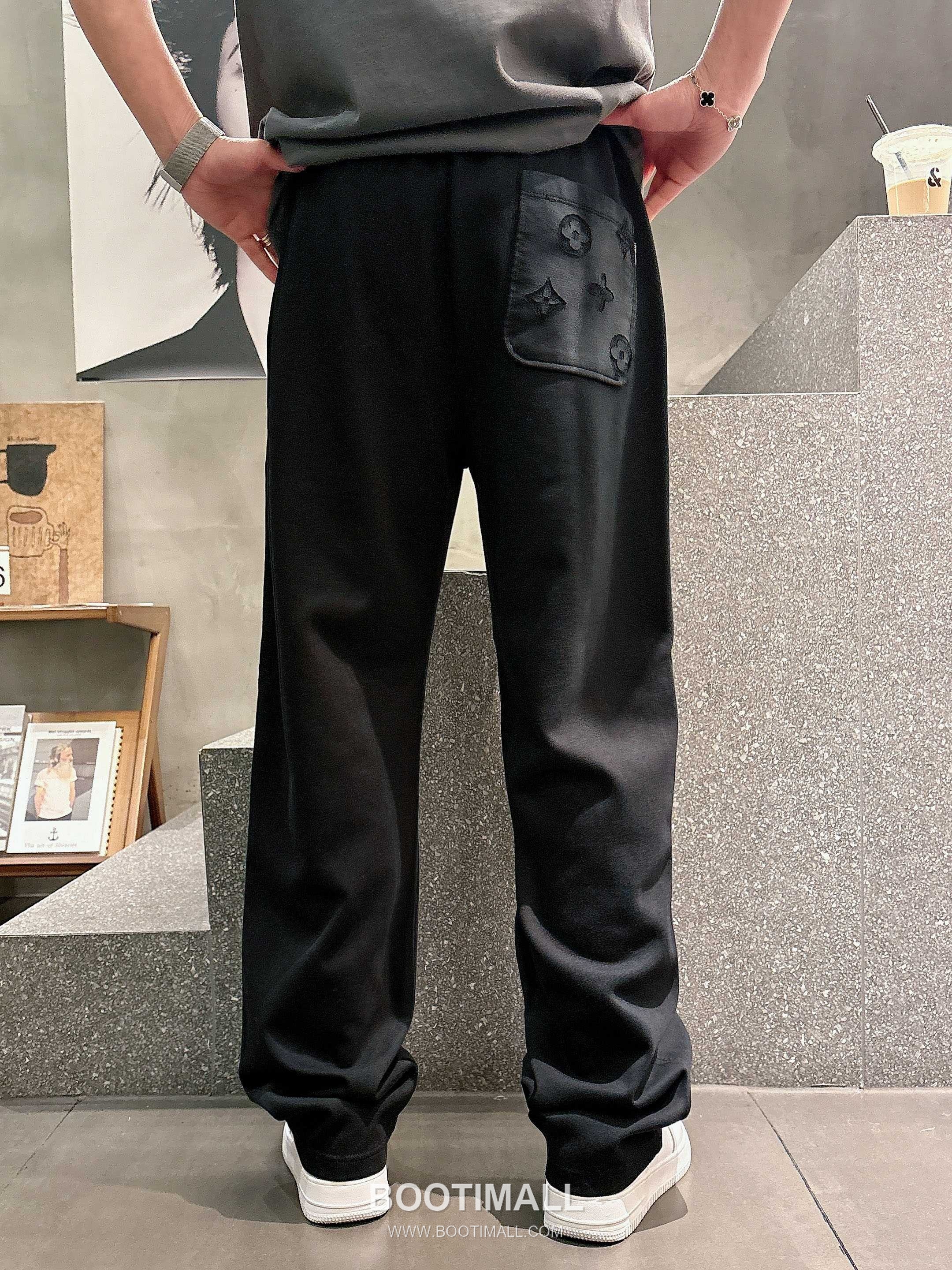 Louis Vuitton 2026 S/S Cotton Sweatpants with Logo Print 루이비통 2026SS 코튼 블랙 팬츠 로고 프린트 4