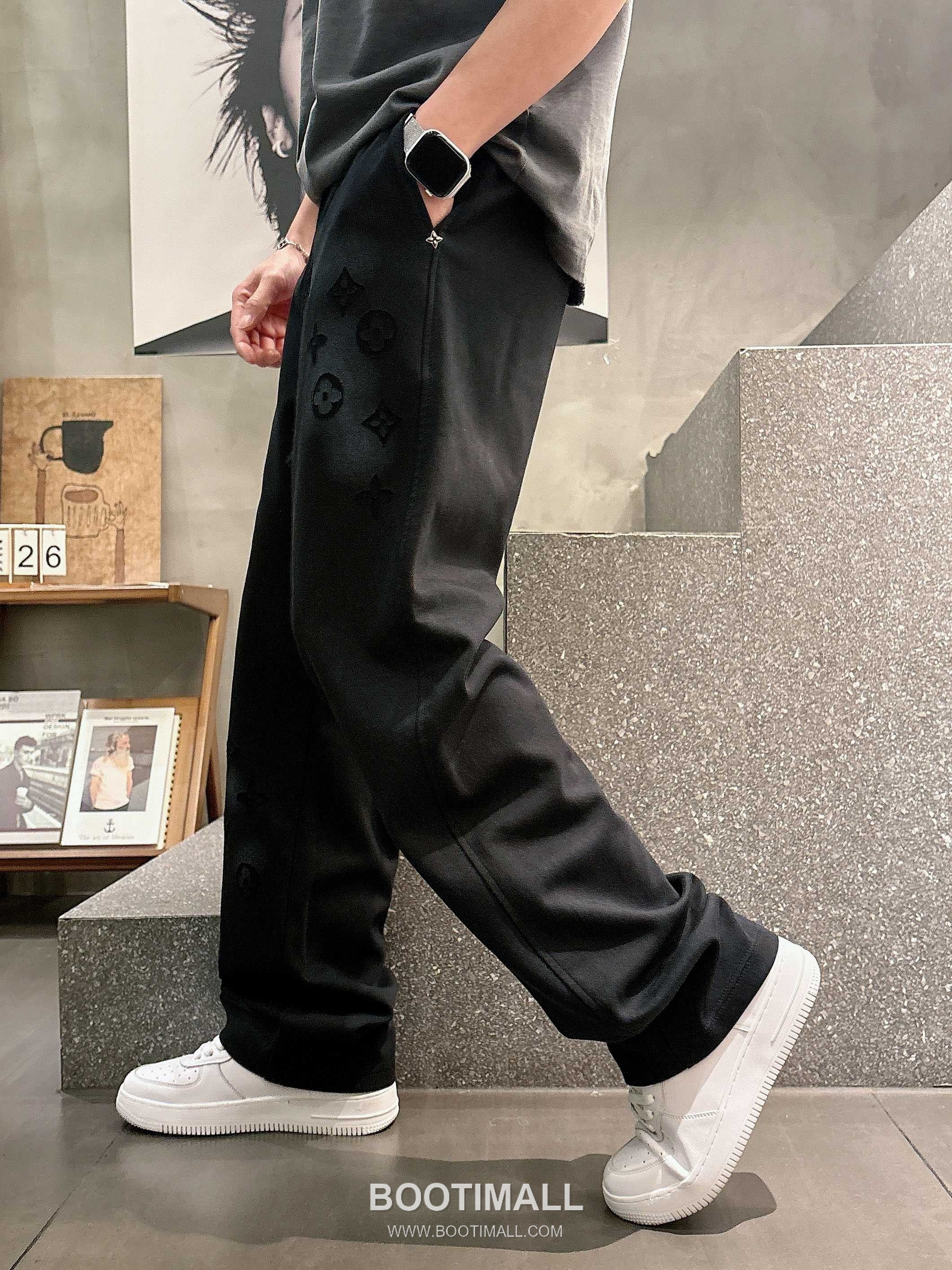 Louis Vuitton 2026 S/S Cotton Sweatpants with Logo Print 루이비통 2026SS 코튼 블랙 팬츠 로고 프린트 6